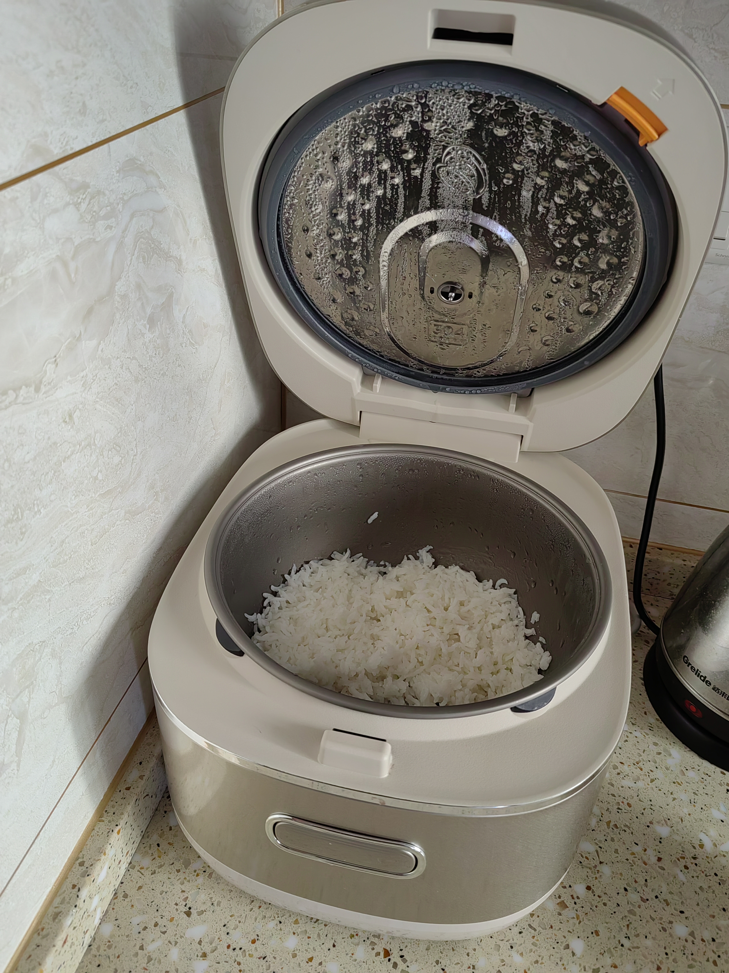 美的（Midea）电饭煲1-8人4升大容量火旋风IH加热纯钛内胆0涂层不粘锅家用电饭锅MB-HC4076T美食大赛同款 实拍图