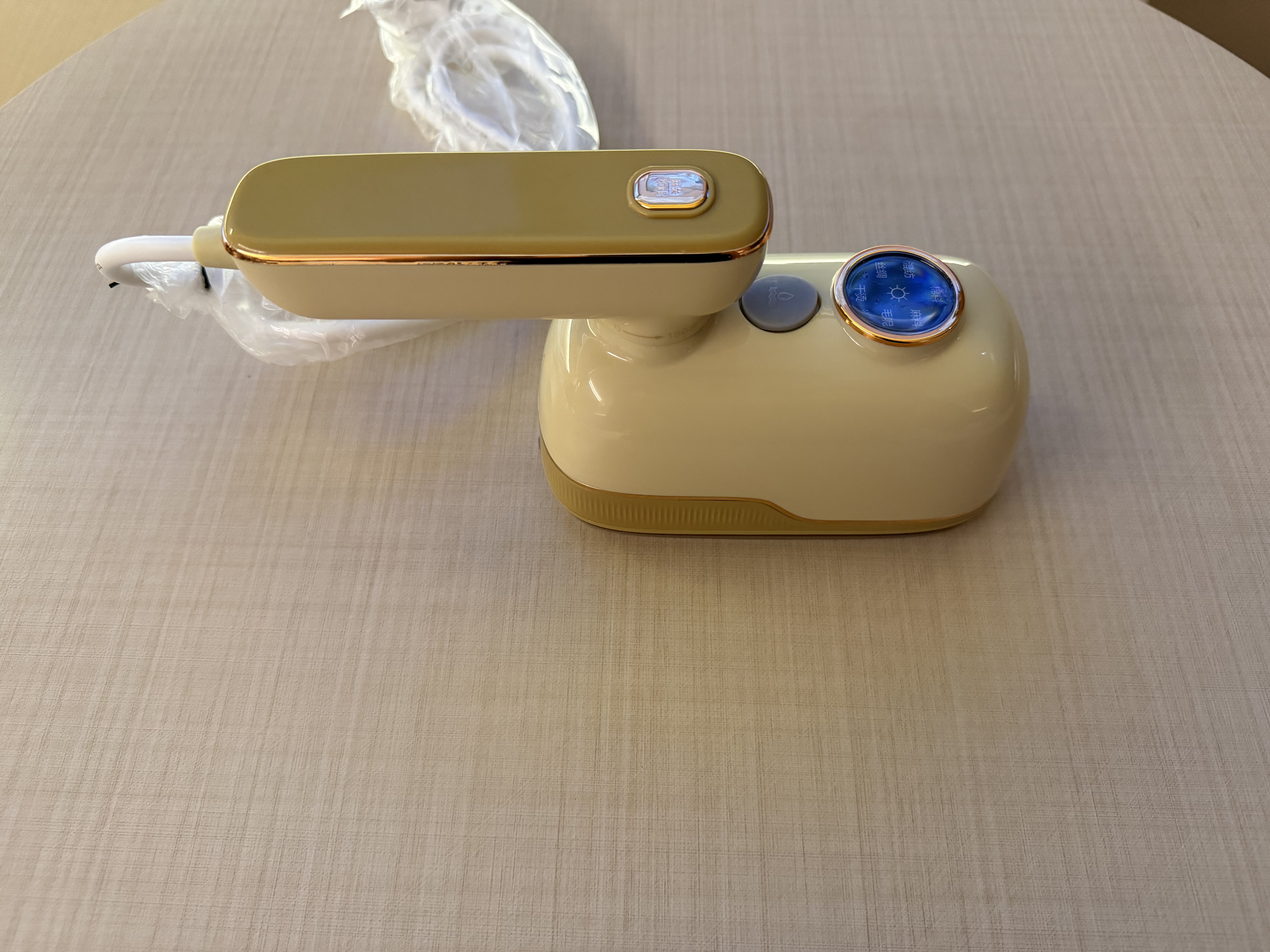 康佳小海豚挂烫机手持家用电动烫衣板小型蒸气电熨斗便携杀菌除螨旅行熨衣机 【智能款】奶杏黄 实拍图