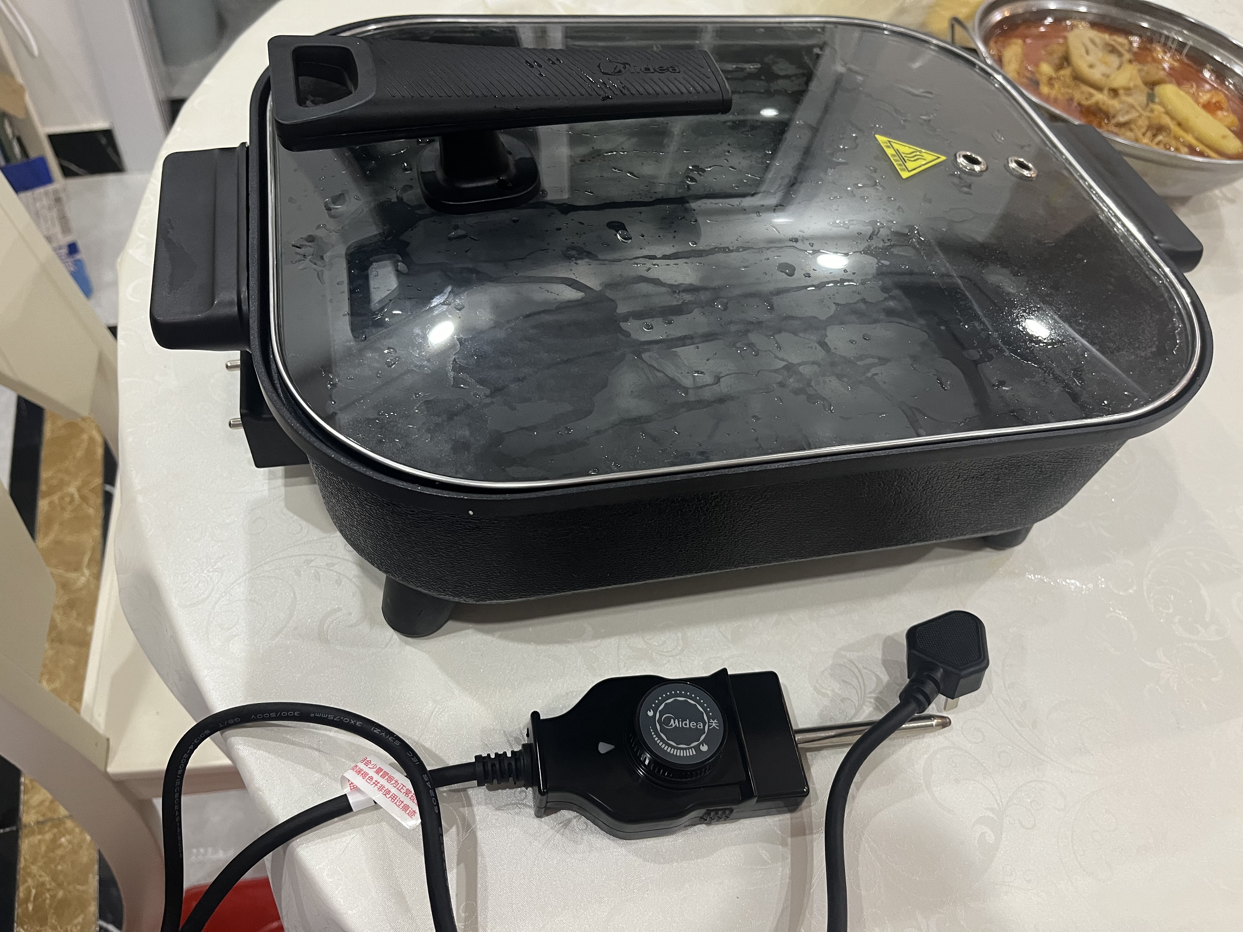 美的（Midea）火锅专用锅 电火锅 烤鱼锅6分钟速沸电锅一体多功能锅电煮锅火锅锅 8L大容量 HGE383051 实拍图