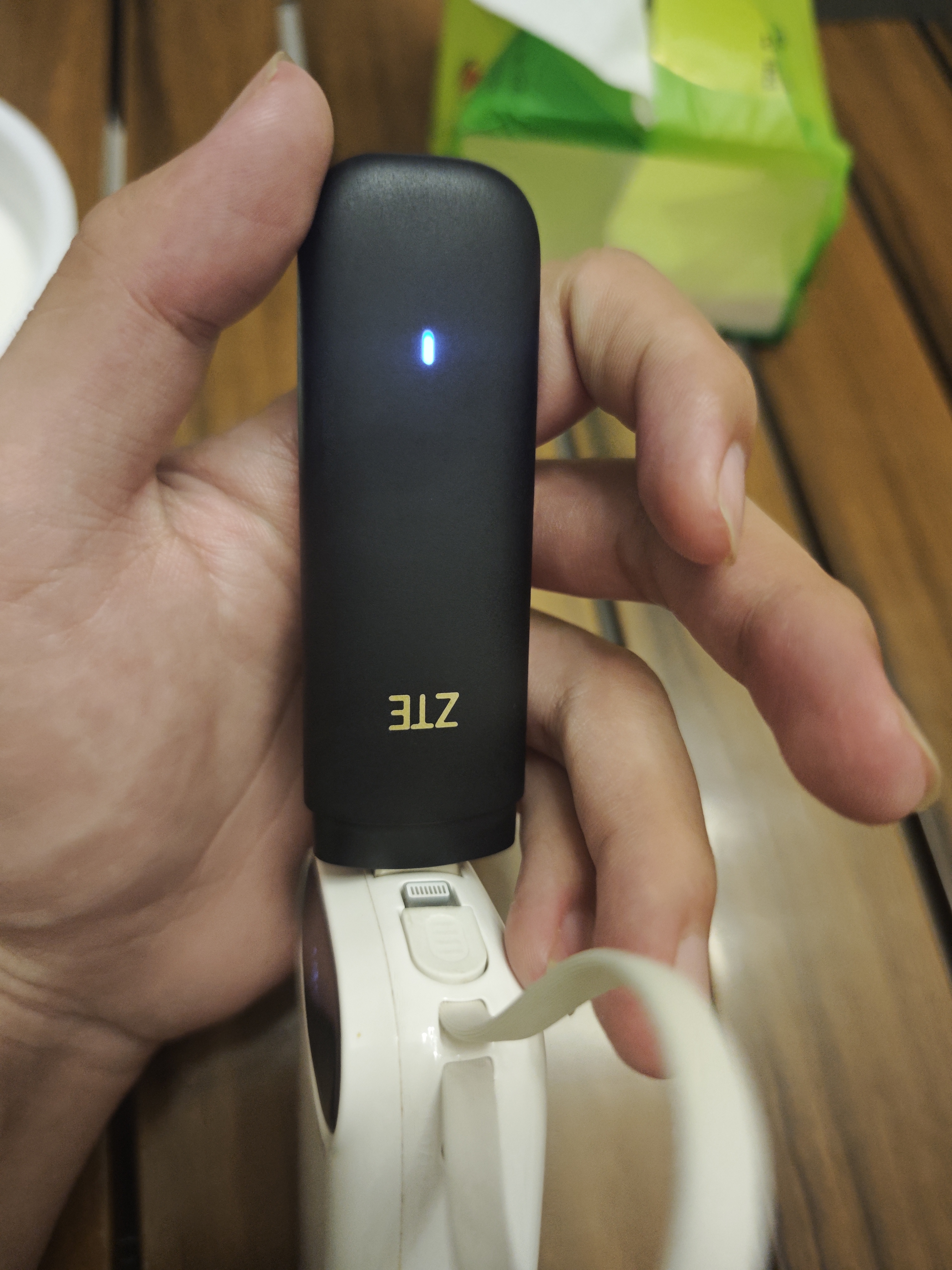 中兴F32 随身wifi6可移动车载无线免插卡不限速便携式网卡托全网通用流量2026款 中兴F32 黑色【双网切换 免插卡】 4G系列 | 中兴官方流量 实拍图