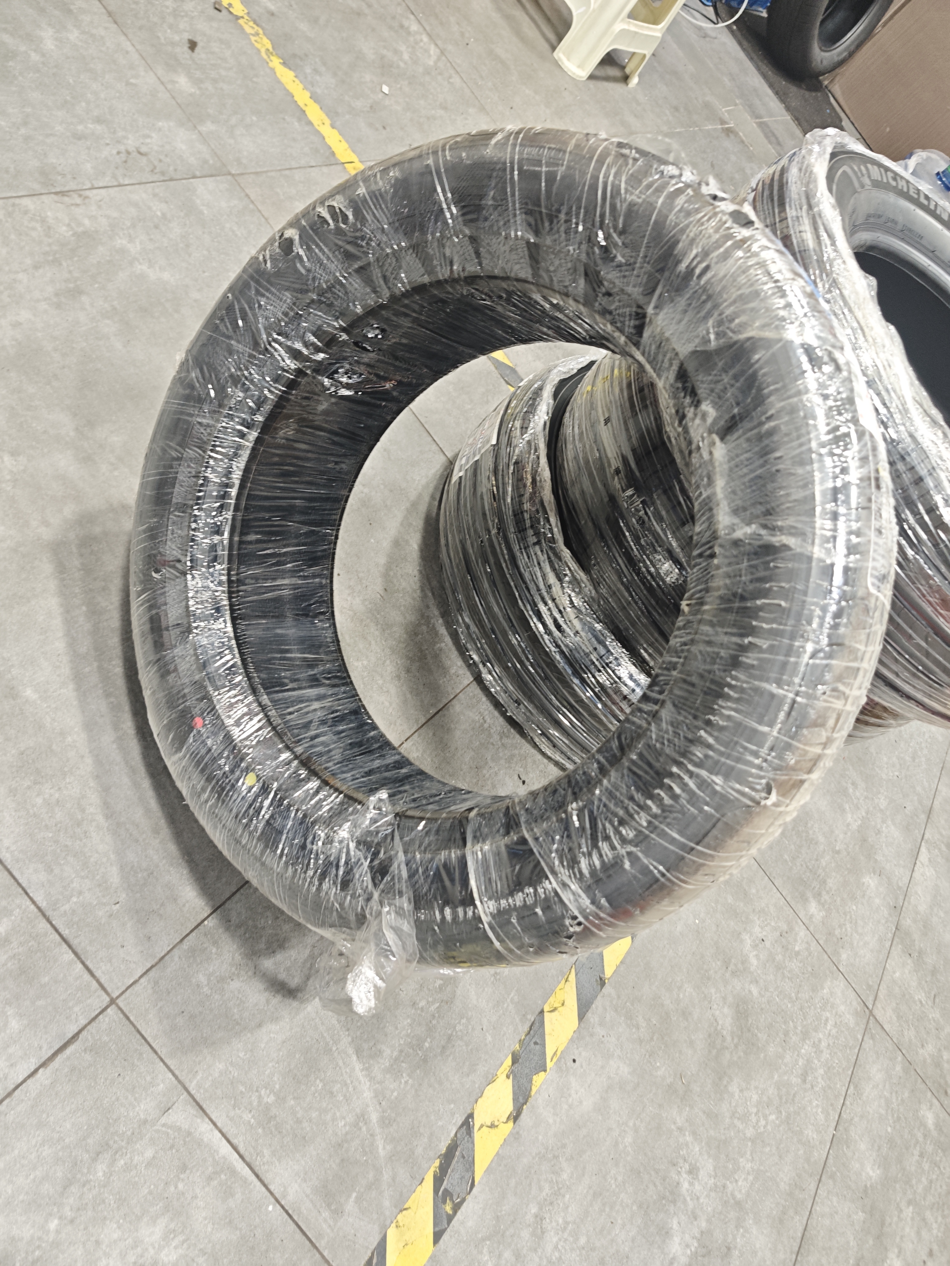 固特异（Goodyear）汽车轮胎 225/55R17 101W 鹰驰F1酷跑 适配奥迪A6L/途岳 御乘升级 实拍图