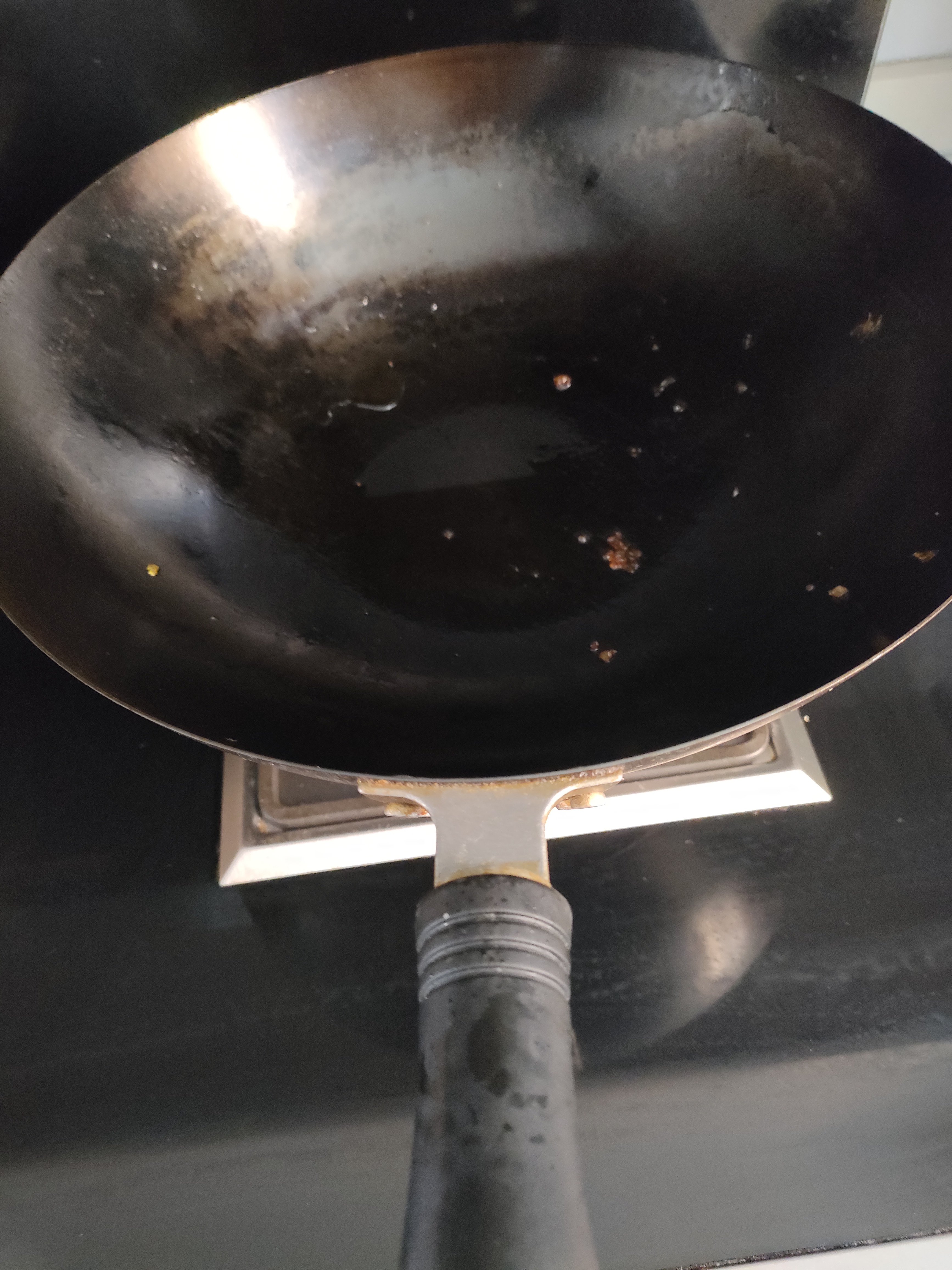 苏泊尔（SUPOR） 精铁炒锅家用厨房炒菜锅老式大铁锅煤气灶专用无涂层燃气明火用 明火专用【带盖+建议2-5人】 32cm 实拍图