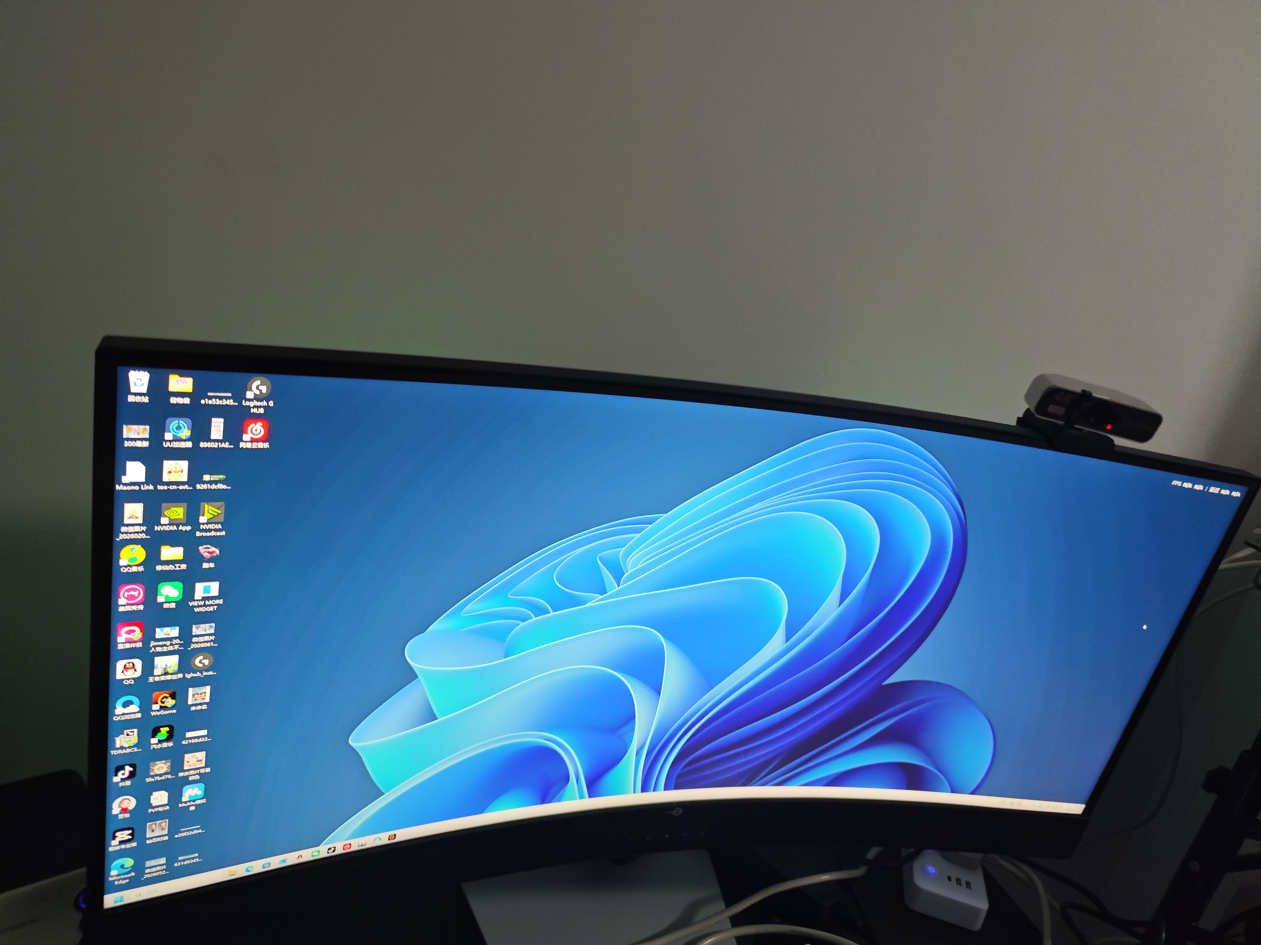 泰坦军团34英寸 QD量子点MiniLED 曲面带鱼屏 HDR1000 WQHD 240Hz 内置音箱 智能分屏准4K电竞显示器M34E7S 实拍图