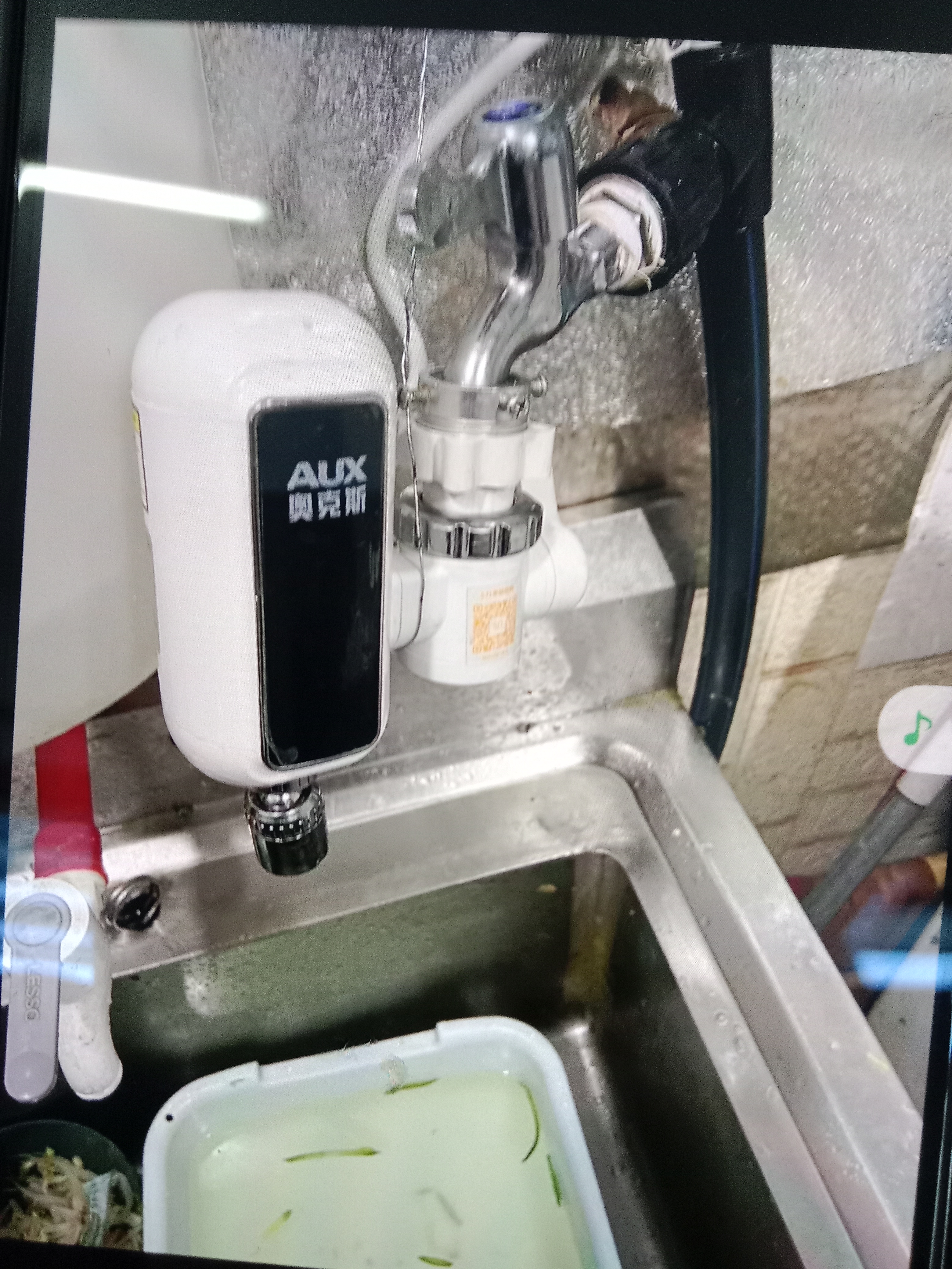 奥克斯（AUX）电热水龙头热水器免安装即热速热接驳款厨卫两用加热水龙头 【免安装】雪山白+漏保+送万向喷头 实拍图