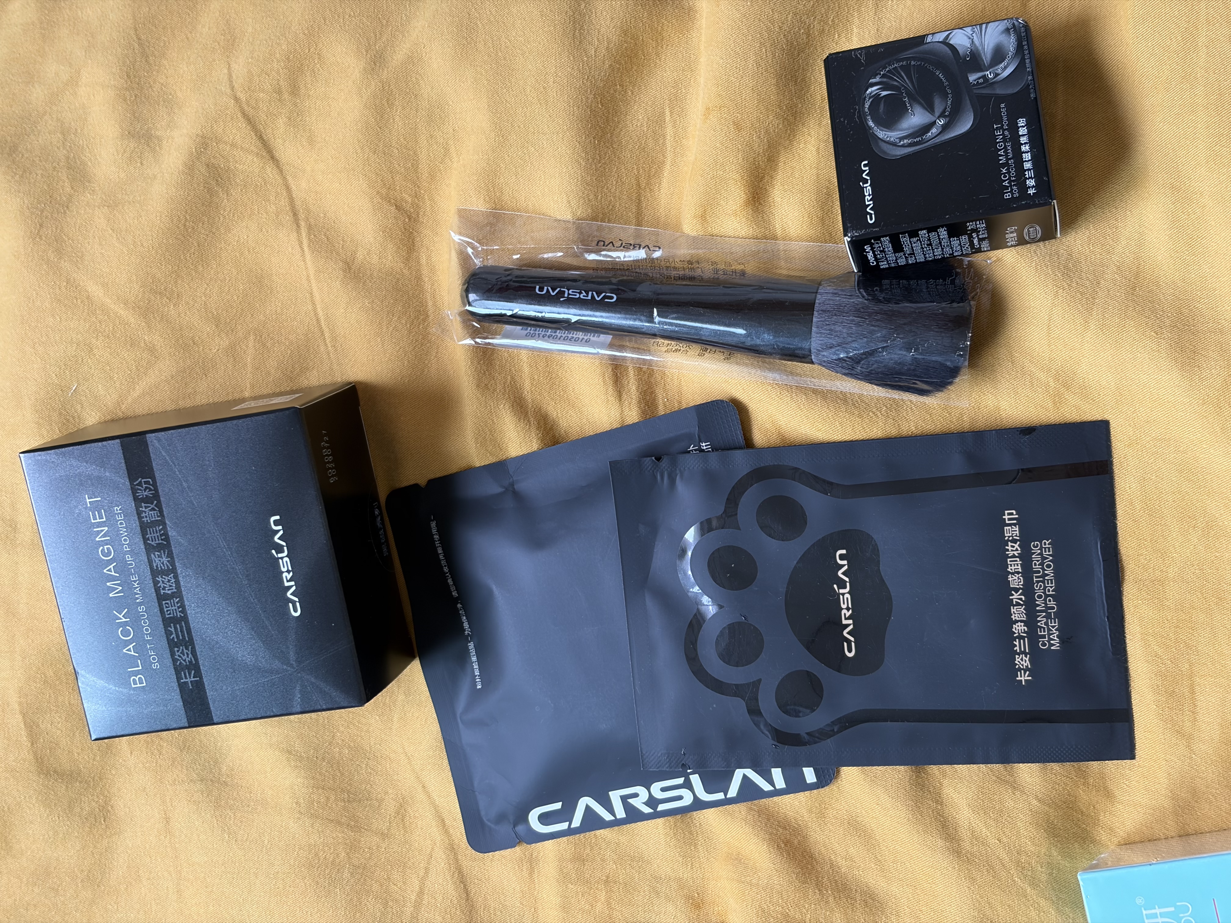 卡姿兰（Carslan）黑磁散粉3.0细闪蓝紫8g 定妆蜜粉控油遮瑕持久防汗混发生日礼物女 实拍图