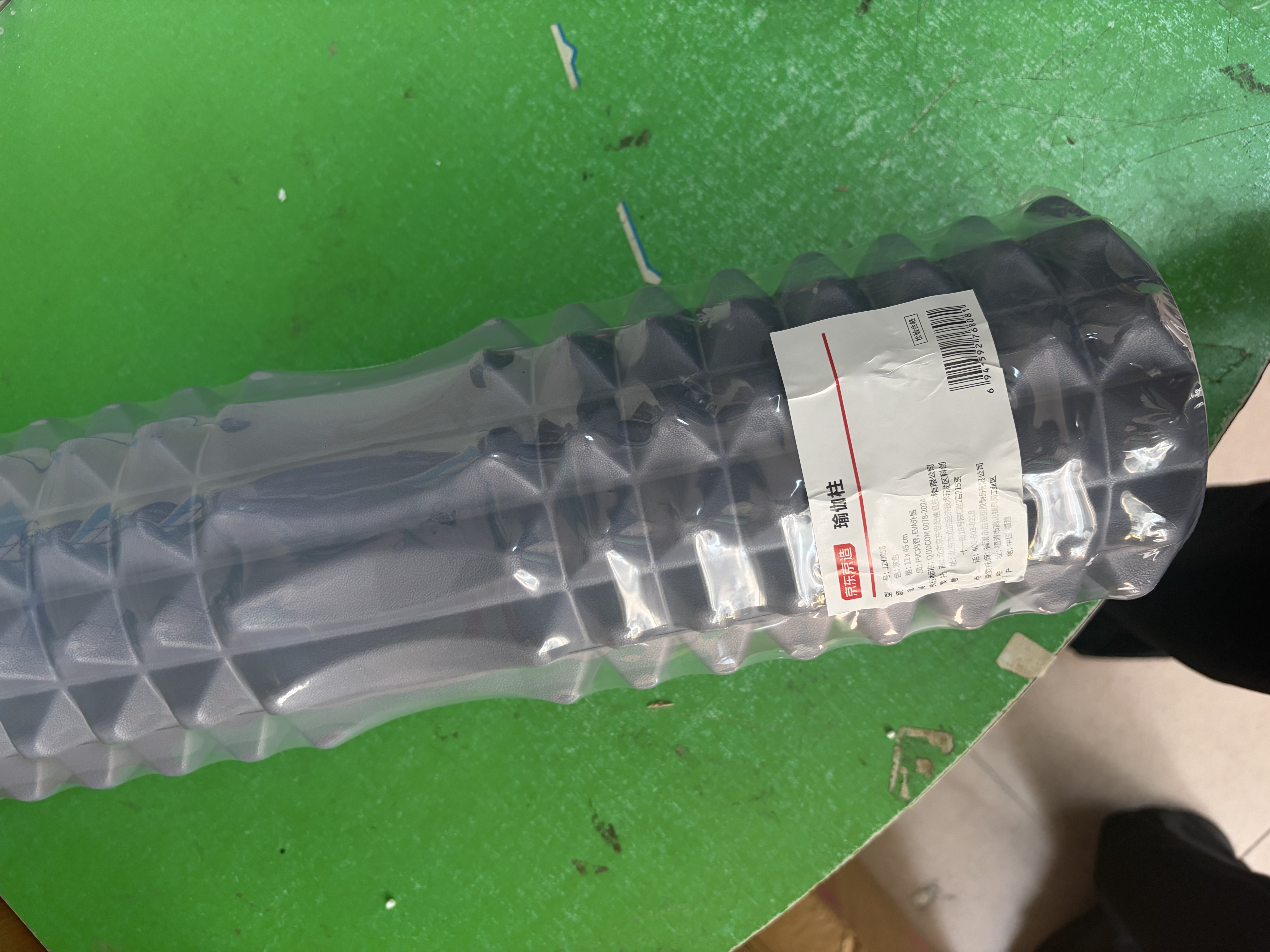 京东京造泡沫轴肌肉放松 狼牙棒滚轴腿部按摩器滚背瘦腿神器瑜伽柱 灰色 实拍图