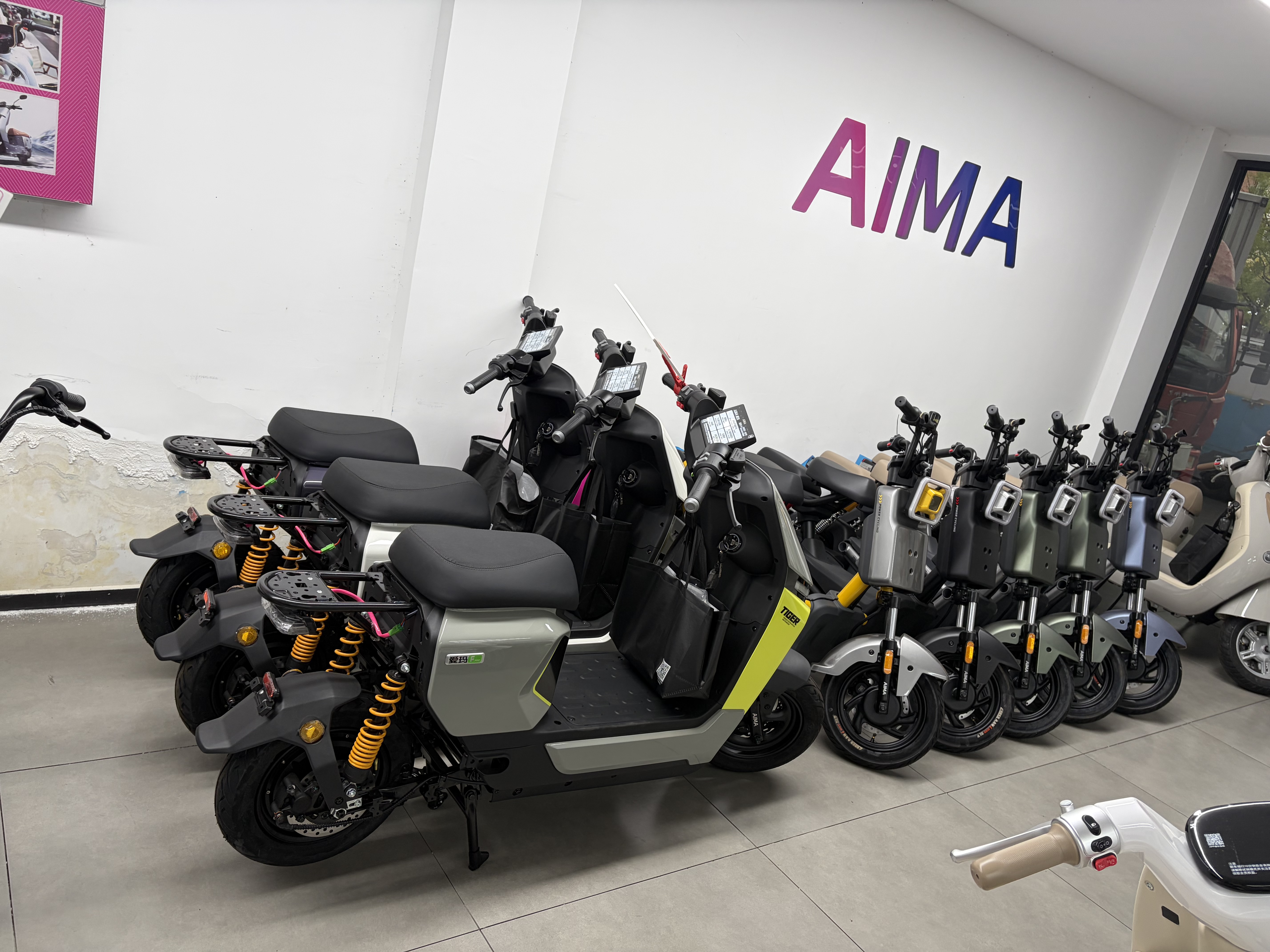 爱玛（AIMA）【北京专享】喜茶符合新新国标高颜值小型长续航男女踏板电动自行车电瓶车 到店选色提车 实拍图