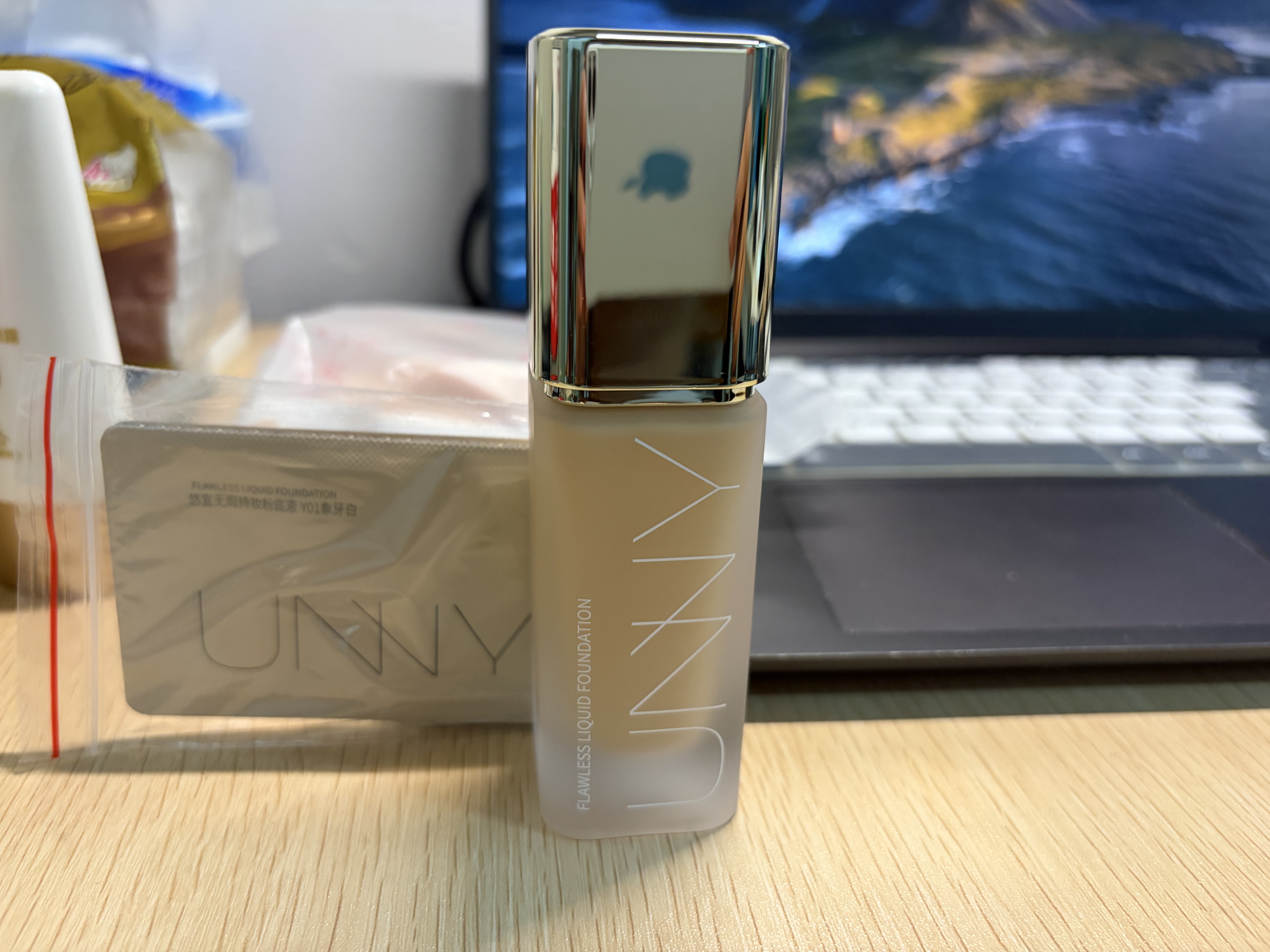 悠宜（unny club）无暇持妆粉底液N01自然色混油皮bb粉底遮瑕定妆三合一送女士 实拍图