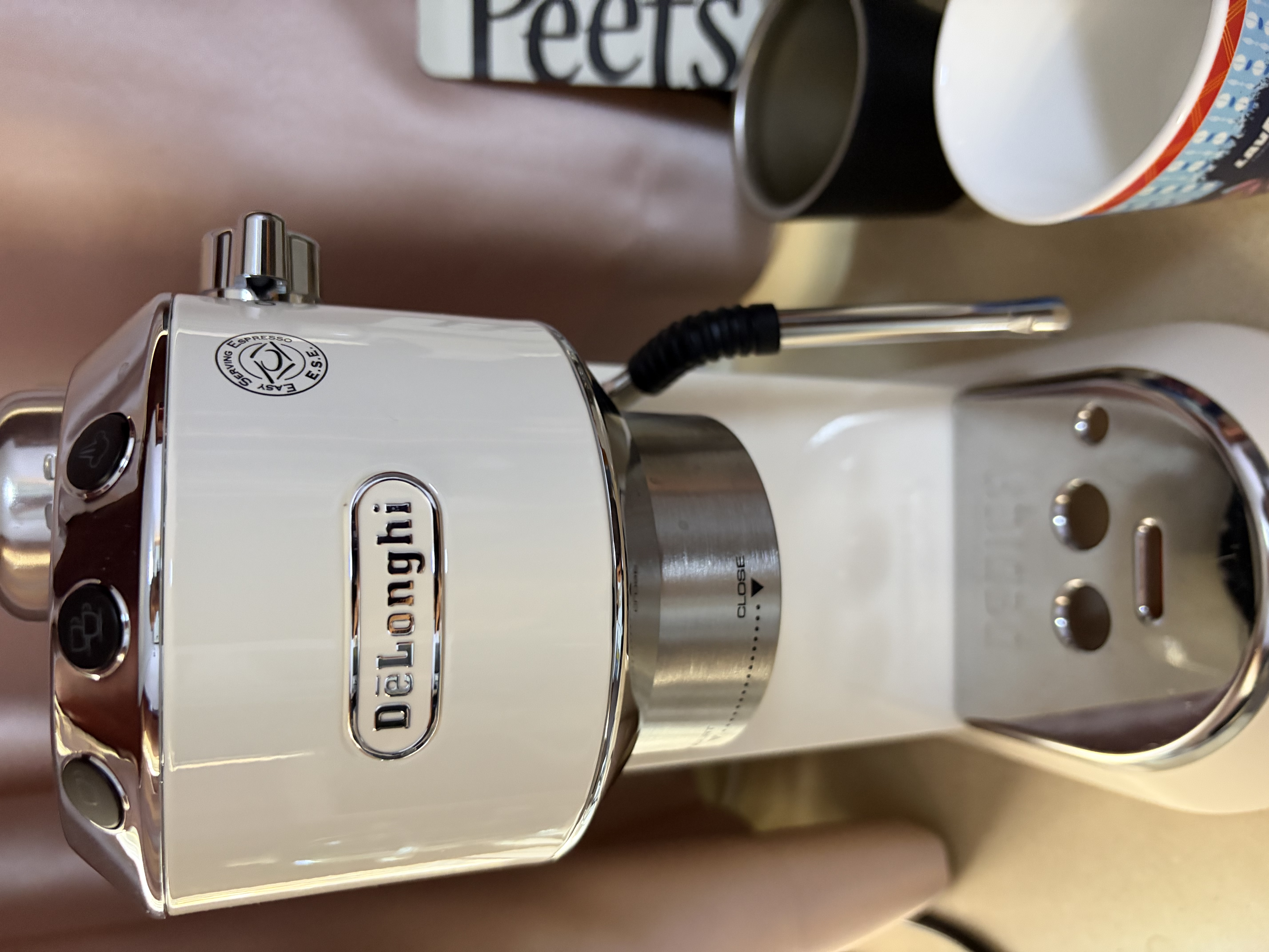 德龙（Delonghi）咖啡机 半自动咖啡机 小型家用美式意式浓缩泵压式专业不锈钢手动打奶泡EC885.CR EX:4 奶油白礼物 实拍图