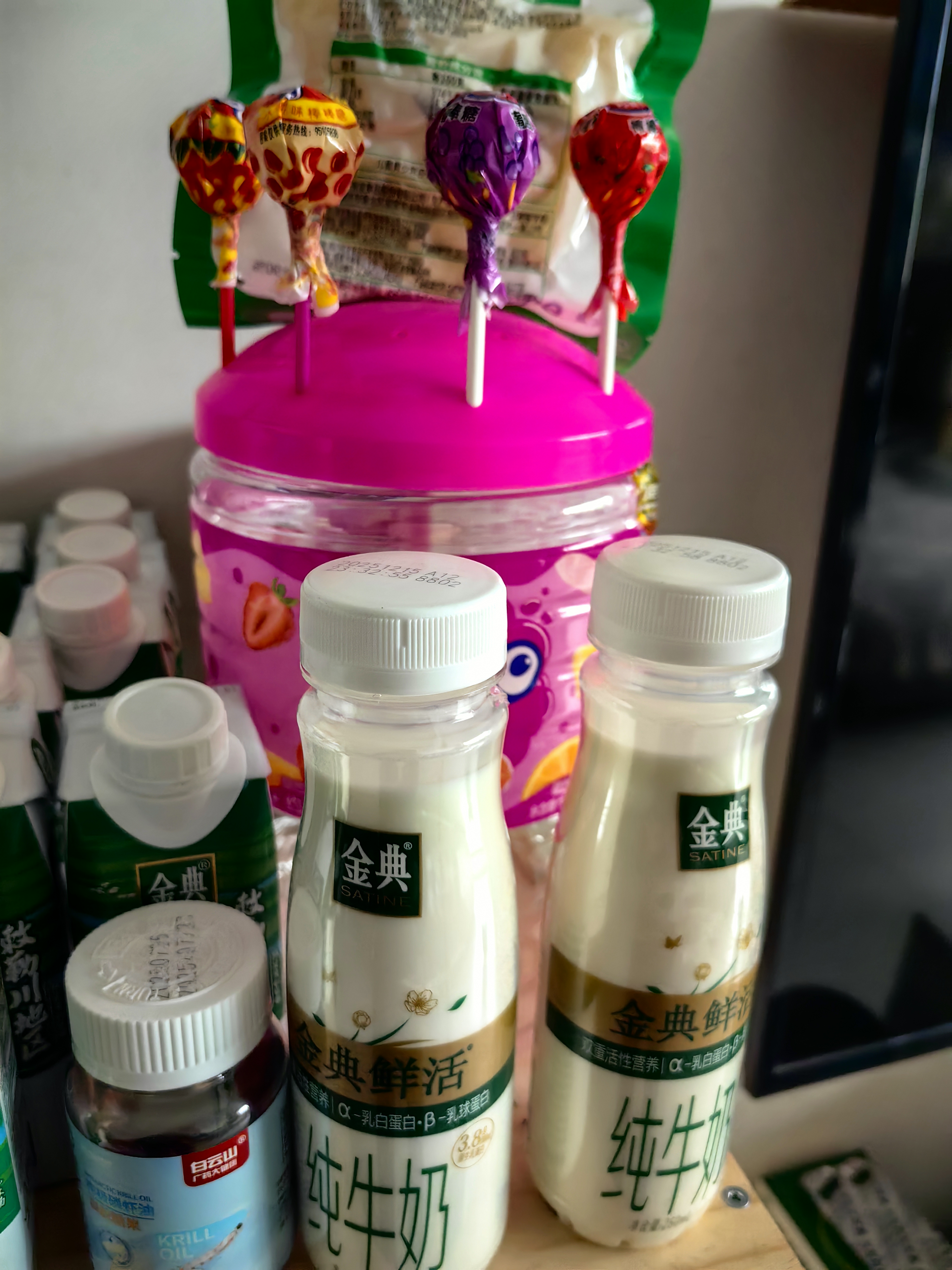 伊利金典3.8g乳蛋白鲜活纯牛奶250ml*8INF工艺30天常温短保礼盒装 实拍图
