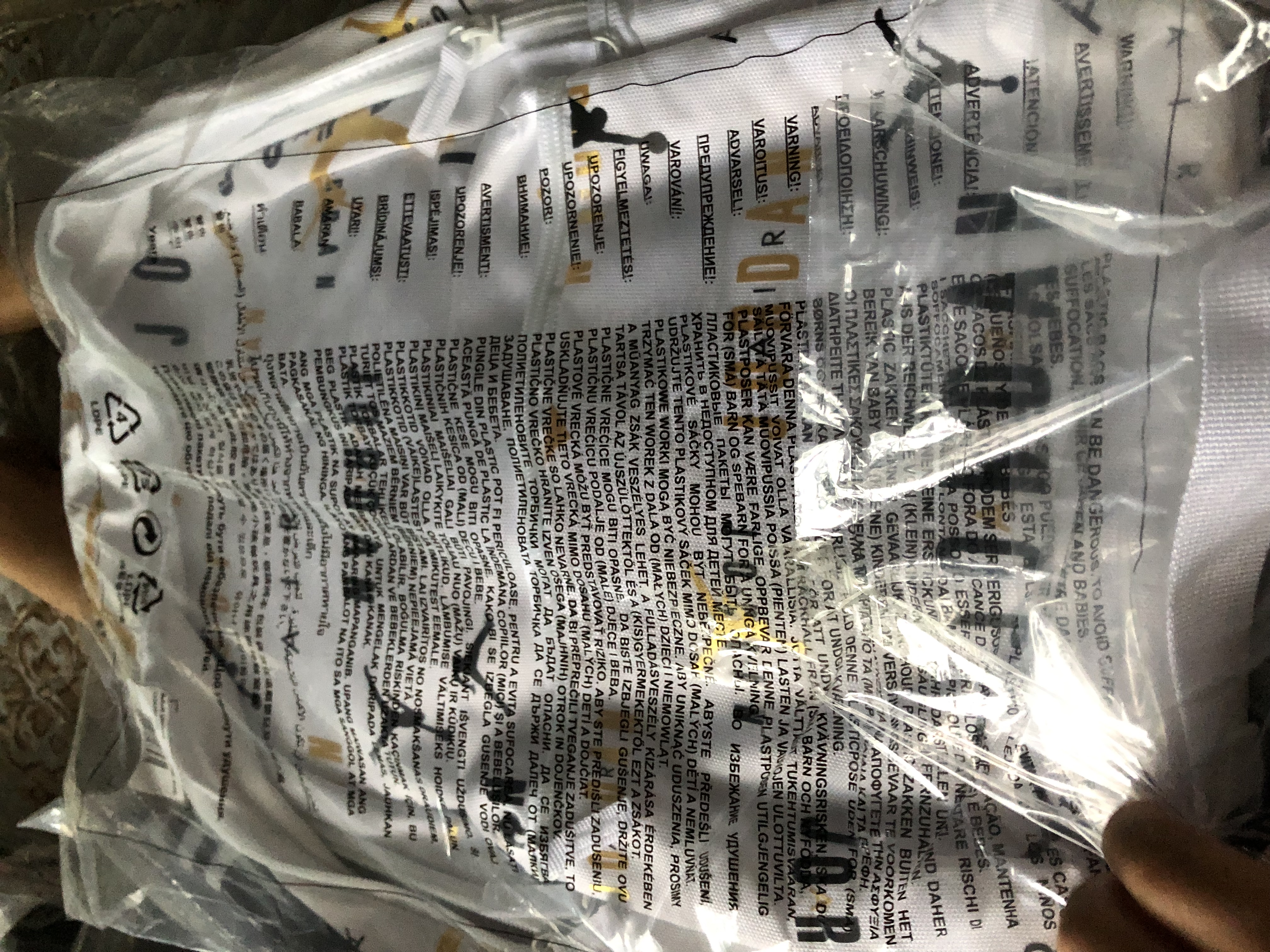 NIKE【满天星】 JORDAN 耐克AJ双肩背包大学生电脑包大容量减负书包 白色/白色/黑色【满天星】 2T/4T【33*20*12cm 约7.9L】 实拍图
