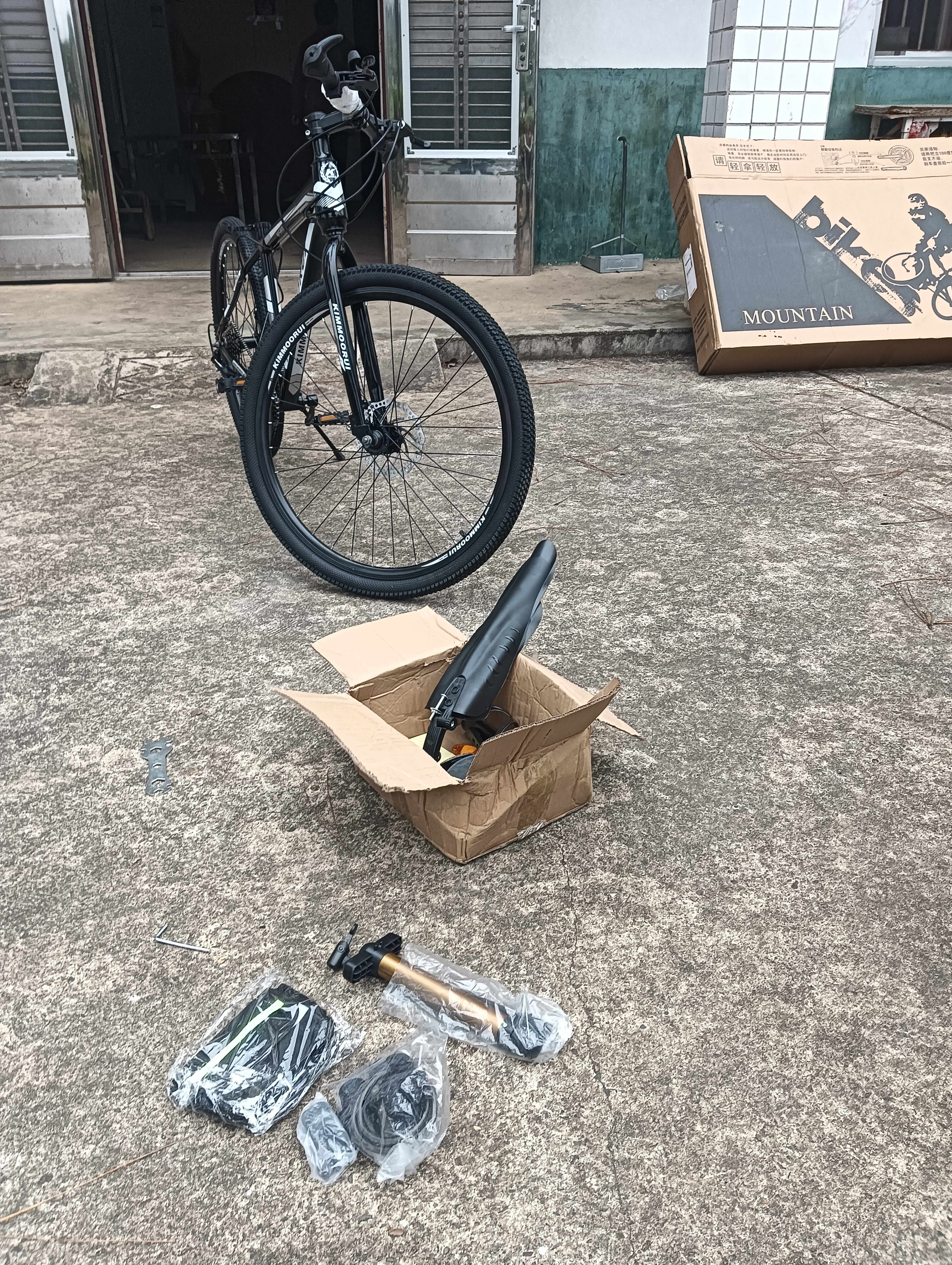 金武端自行车成人山地车公路赛车单车骑行变速超轻越野中学生初中青少年 辐条-黑白色【整车发货免调试】 26寸21速 实拍图