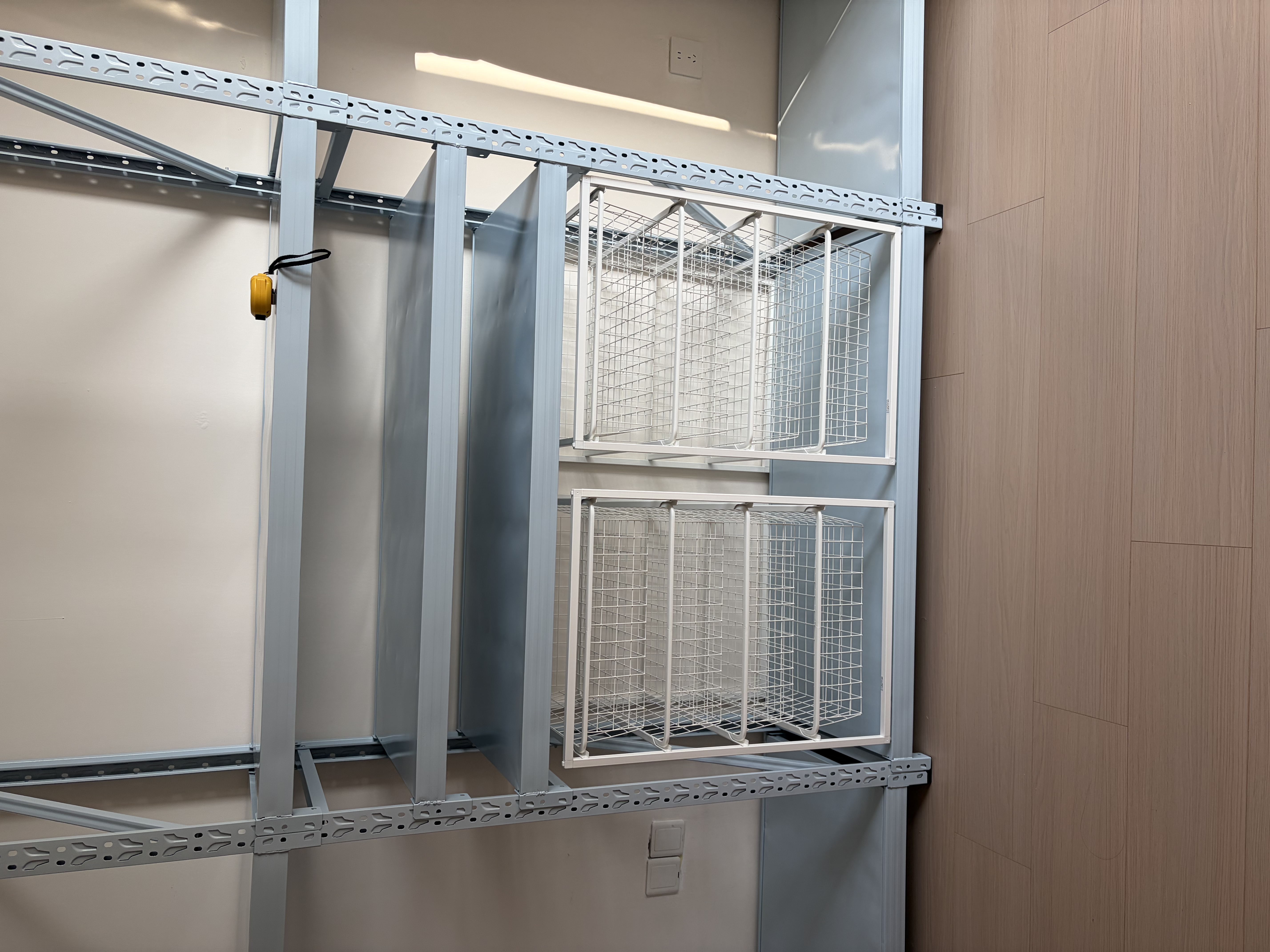 宜家（IKEA）JONAXEL尤纳赛尔带细网篮书架落地花架置物架卫生间收纳 储物组合 宽网篮50x51x70cm 实拍图