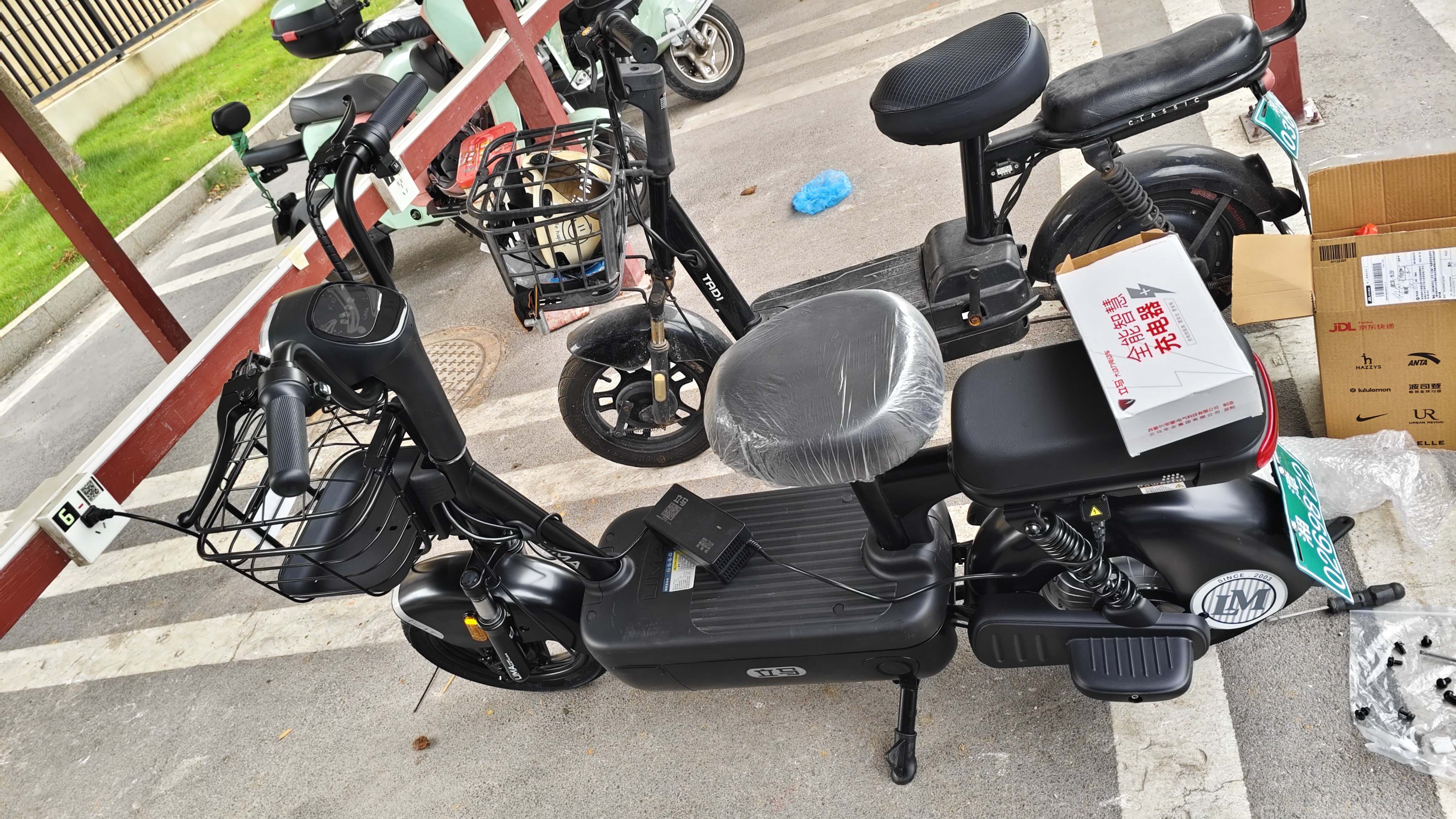 立马（LIMA）电动自行车小叮当2.0新国标48V21Ah石墨烯70KM长续航智能APP家用电动车 油光黑 实拍图