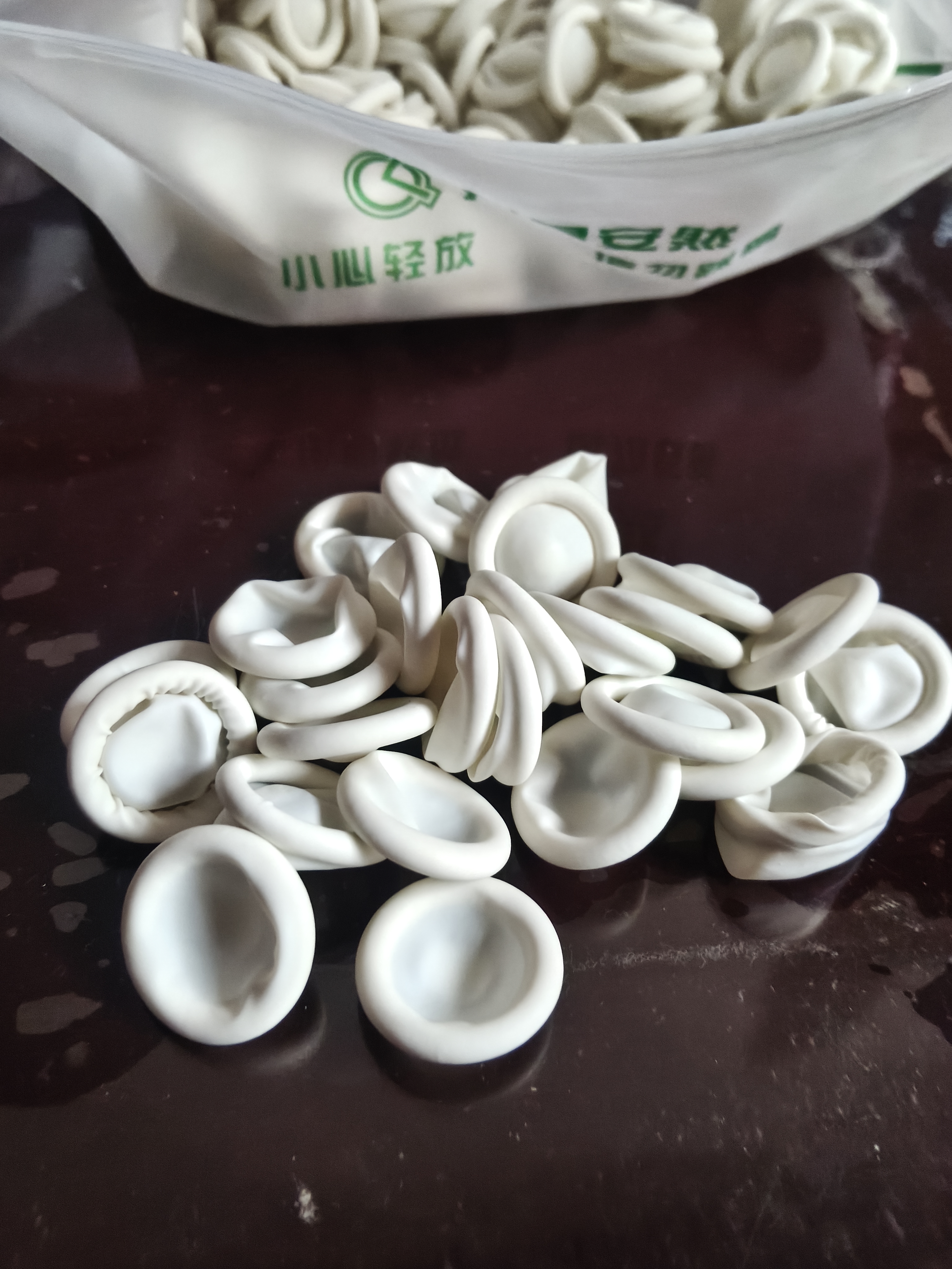 齐鲁安然 加厚手指套 乳胶护指套 一次性手指套 手套 防静电指套无尘车间劳保指套防滑指套 机器卷100只/袋-中码白色 实拍图