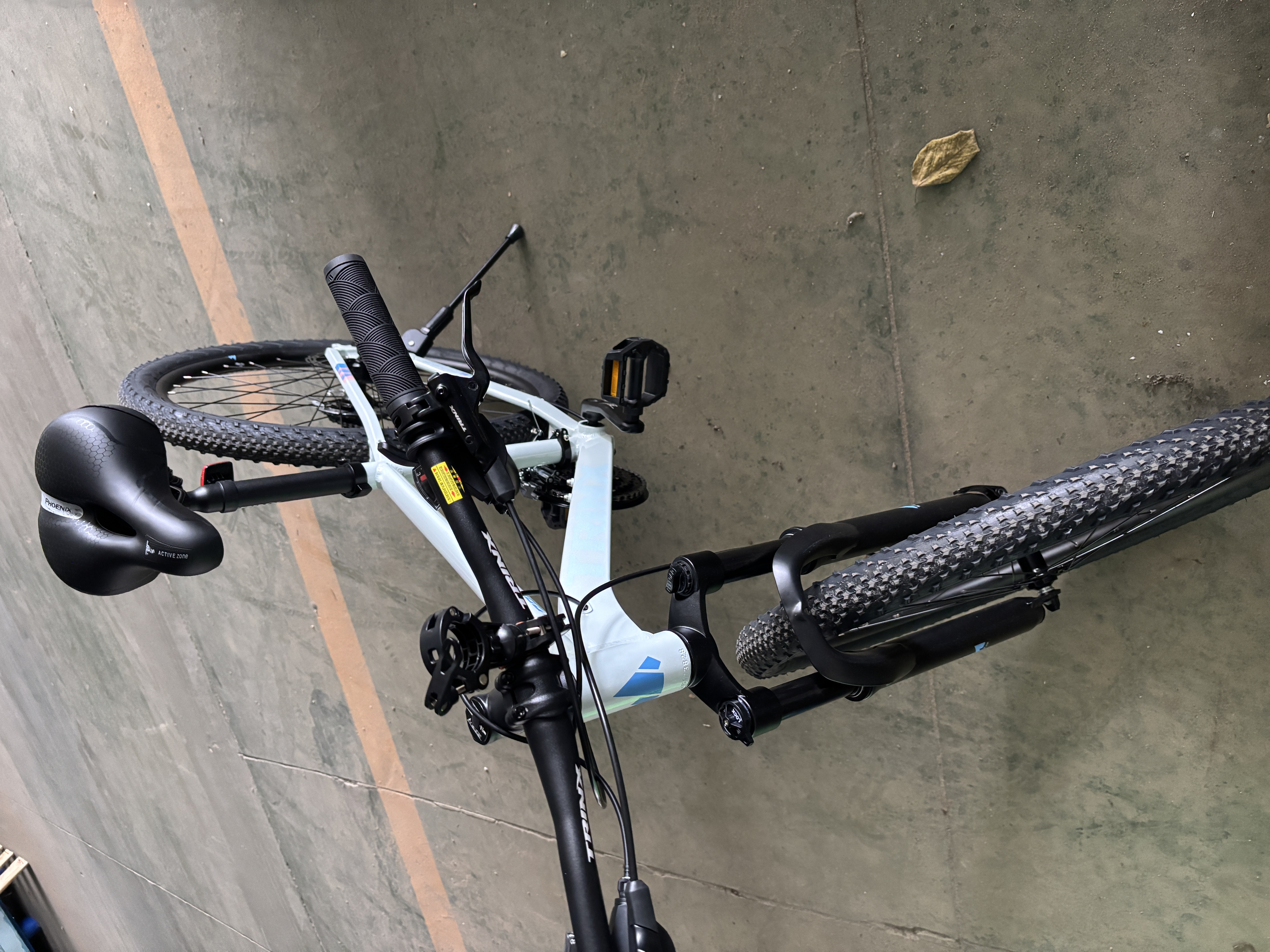 千里达26款M985ELITE山地自行车禧玛诺21速油压碟刹学生成人通勤单车 M985PRO-青于蓝 24速 27.5*15寸 推荐:150-170cm左右 实拍图