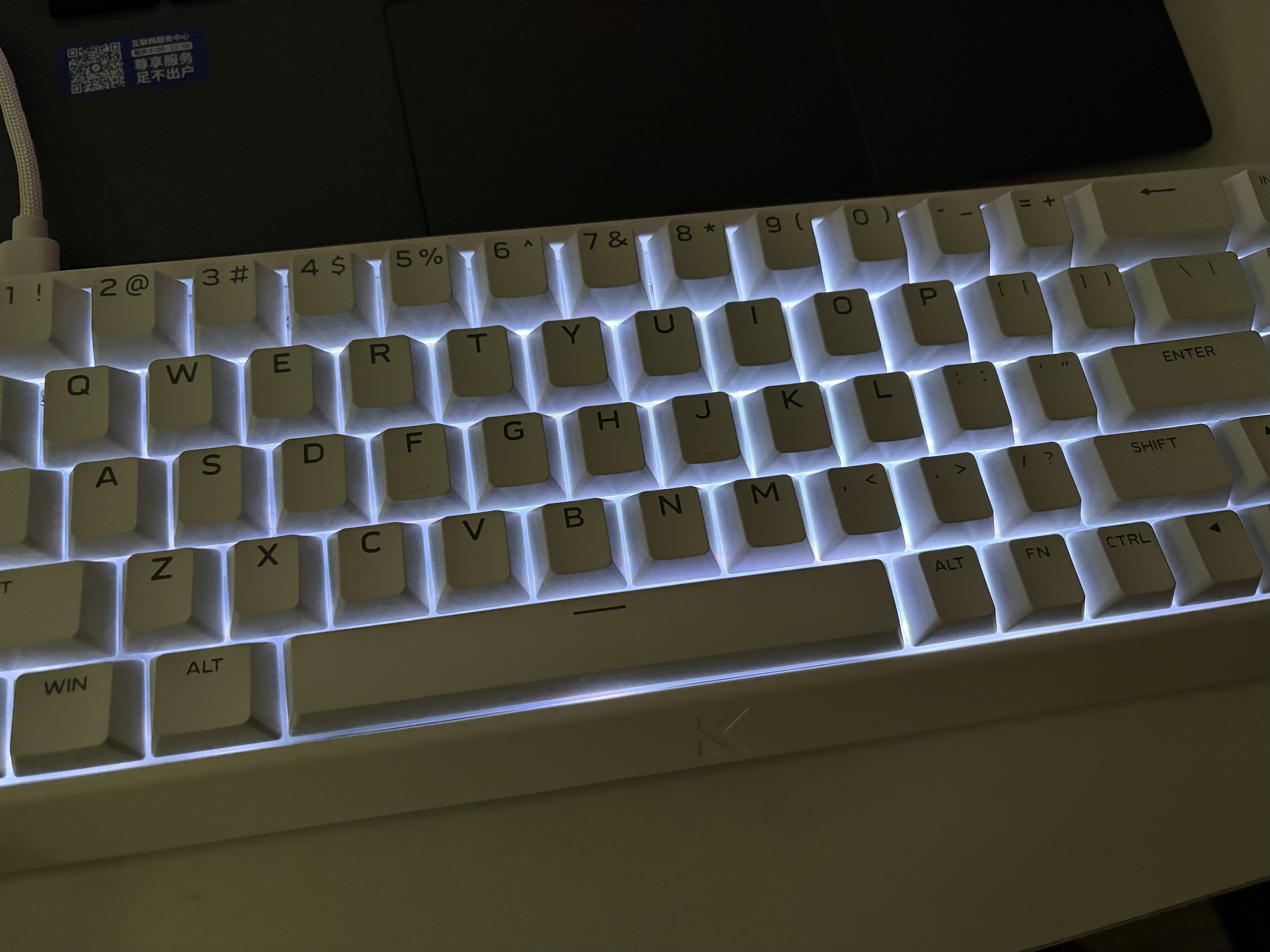 迈从（MCHOSE）Ace 68 V2磁轴键盘Gus同款RT电竞游戏低延迟60pro机械有线68键配列FPS双驱动无畏契约 Ace 68 电竞版 白色 蓝冰磁轴 实拍图