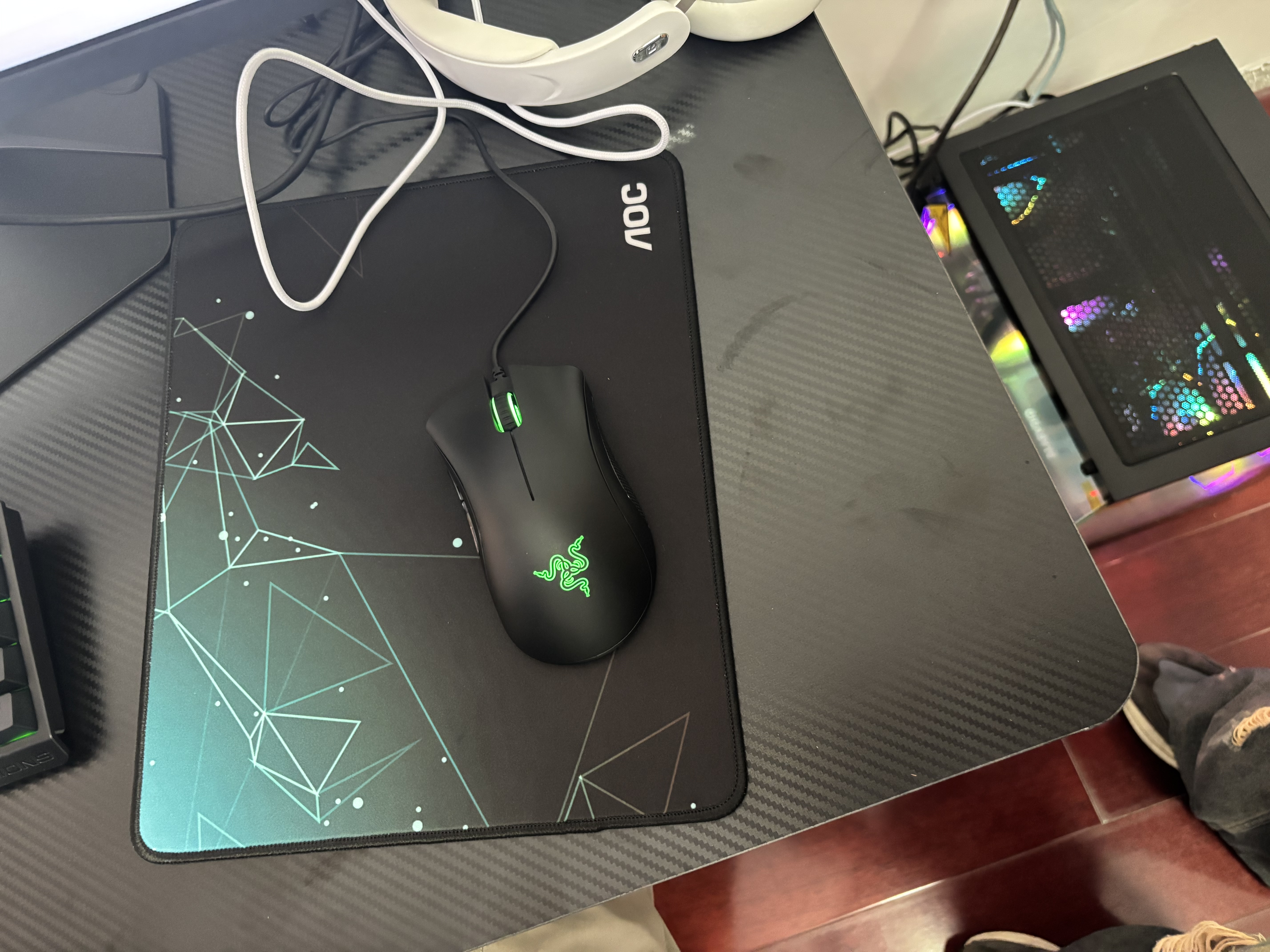 雷蛇（Razer）炼狱蝰蛇标准版有线鼠标 人体工学 电竞游戏 右手通用型 吃鸡/LOL/CSGO游戏鼠标 黑色 实拍图