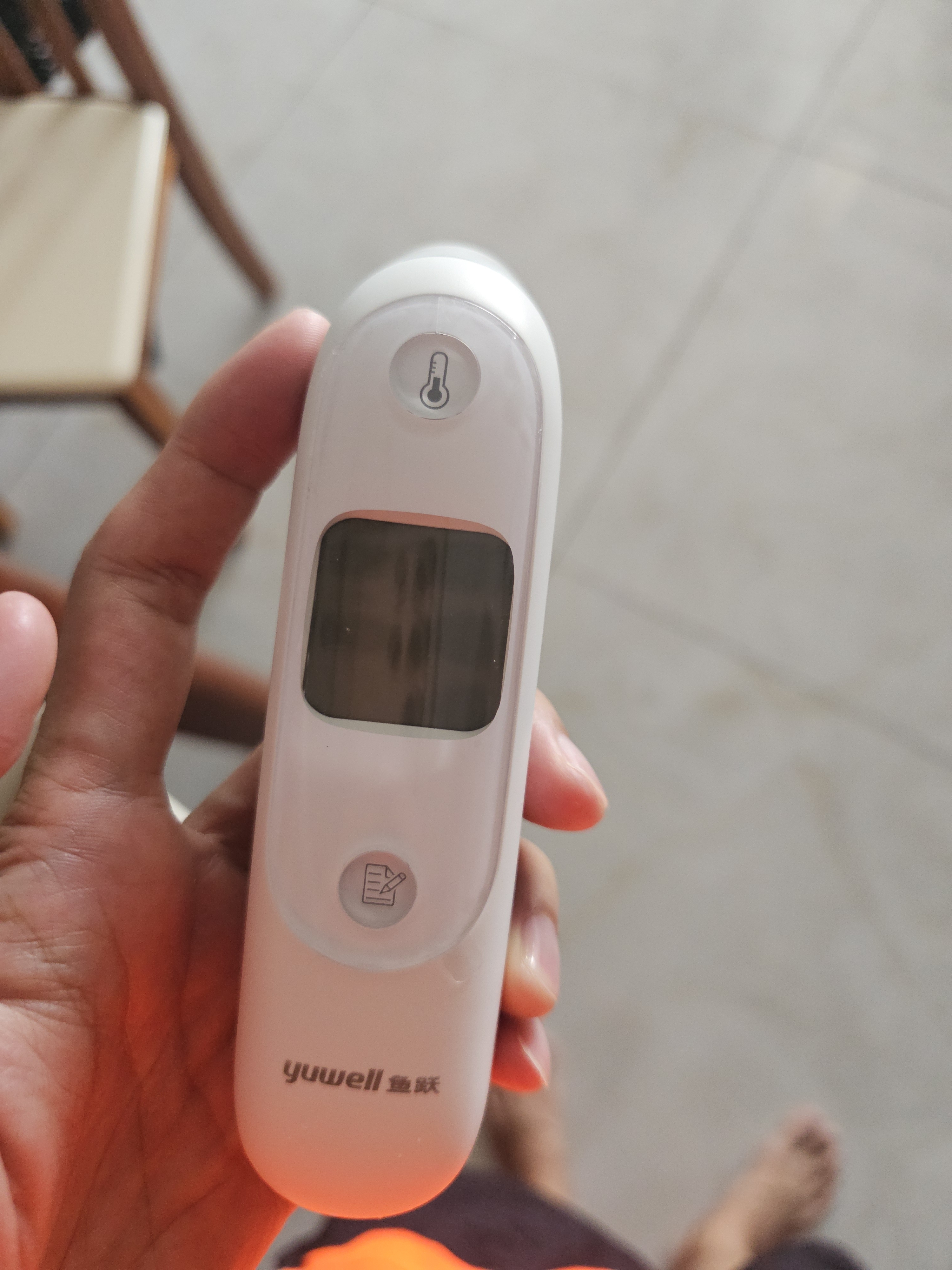 鱼跃（yuwell）医用红外耳式体温计耳温枪婴儿专用发烧电子温度计进口传感YHT103 实拍图