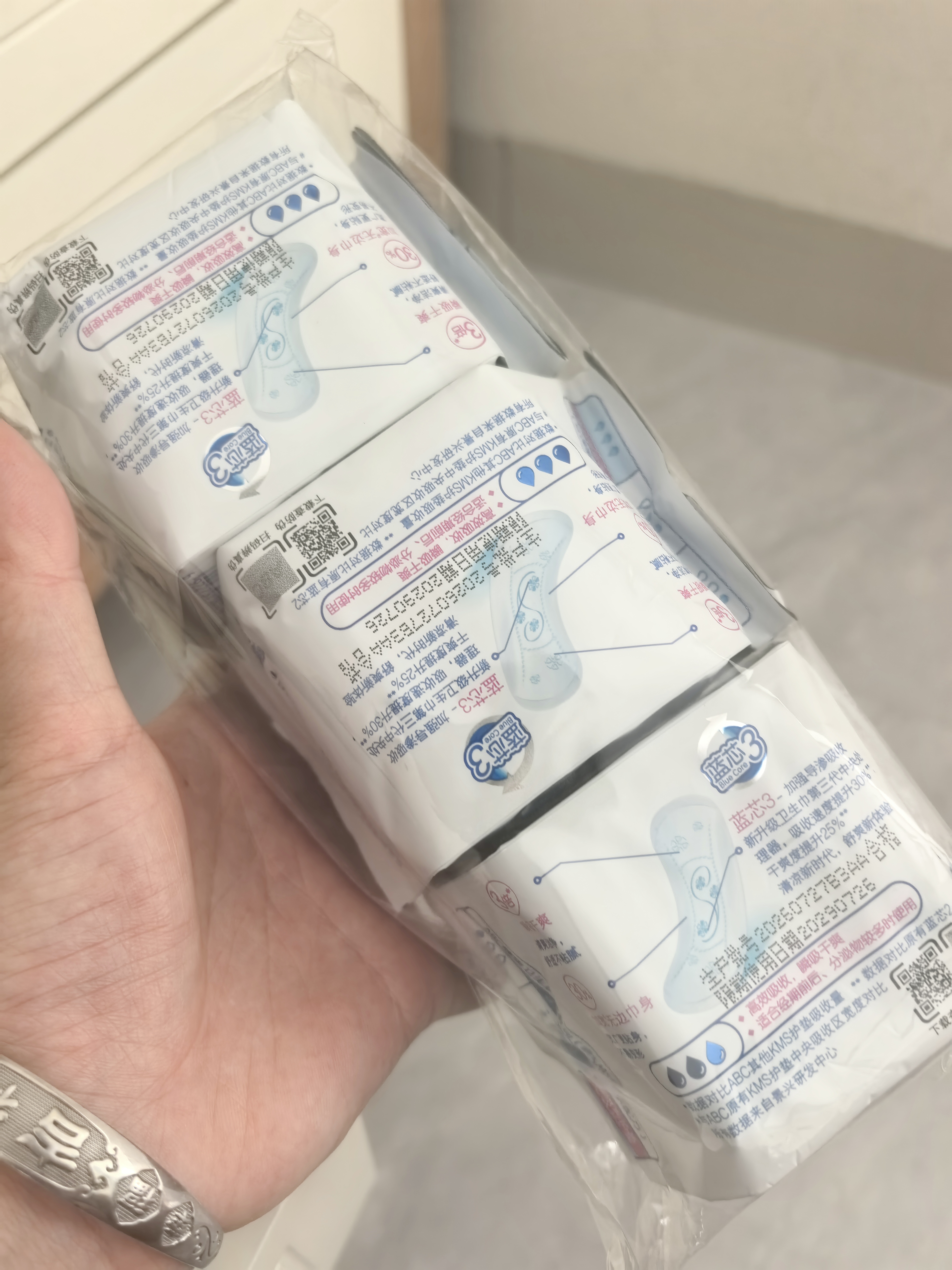 ABCKMS纤薄健康配方超薄透气护垫卫生巾套装京东自营163mm*66片 实拍图