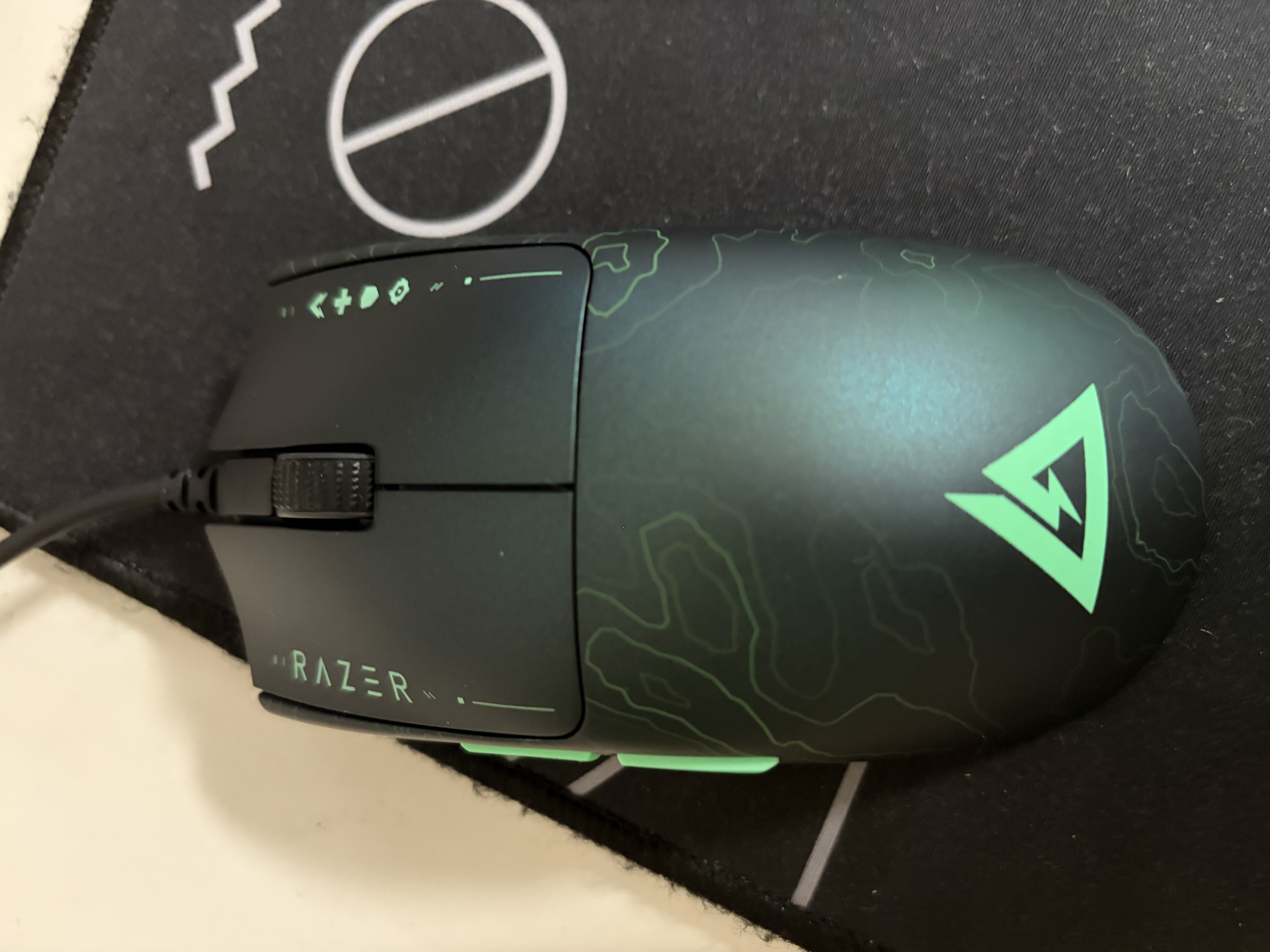 雷蛇（Razer）毒蝰V3pro专业版 SE 三角洲联动 无线鼠标 专业电竞游戏轻量化 社媒种草 实拍图