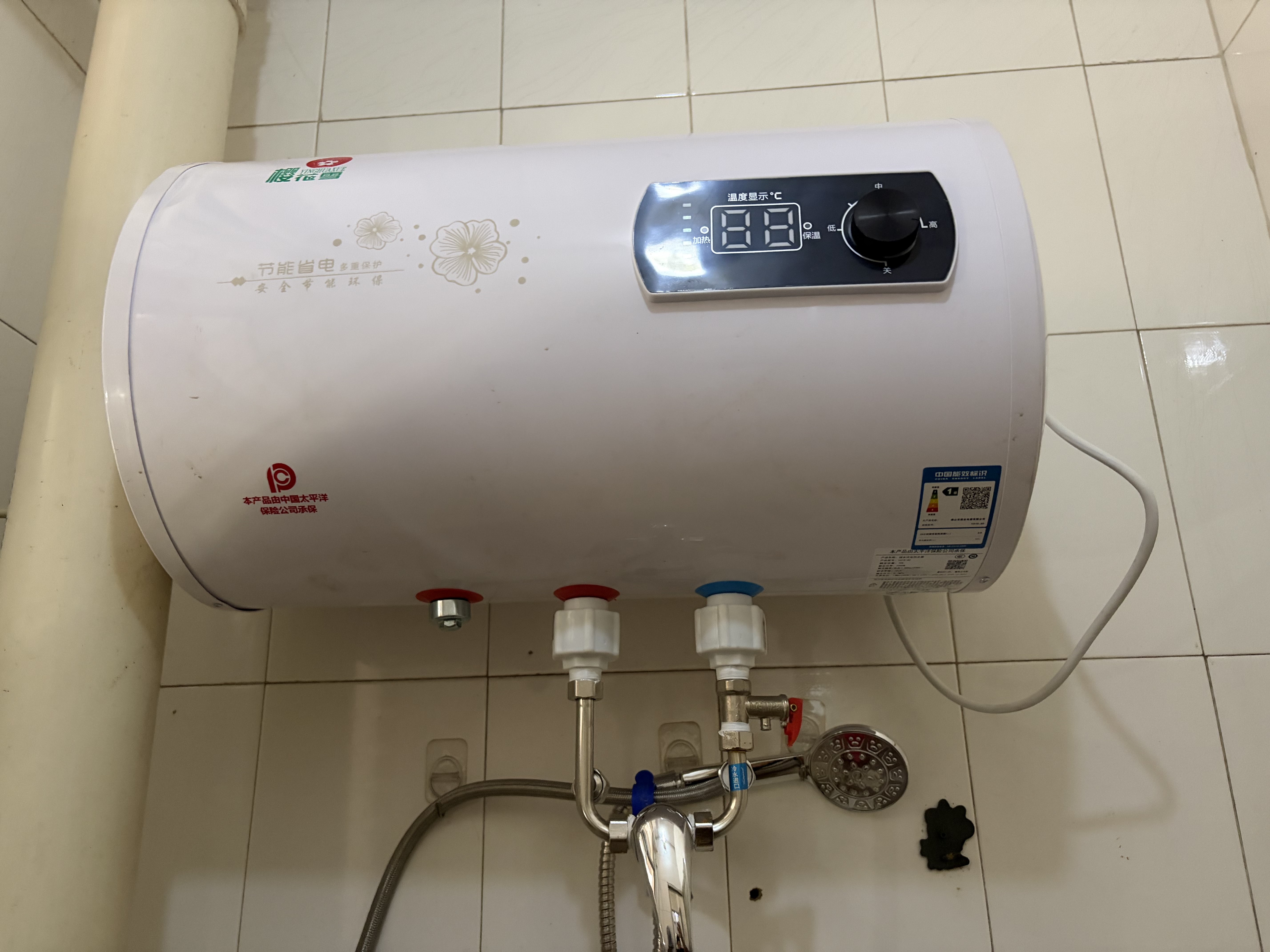 樱花雪白色家用热水器电热水器出租房卫生间洗澡沐浴储水式速热省电40升/50/60/80/100圆桶一级能效 40升高配+三重防电+指导安装 实拍图