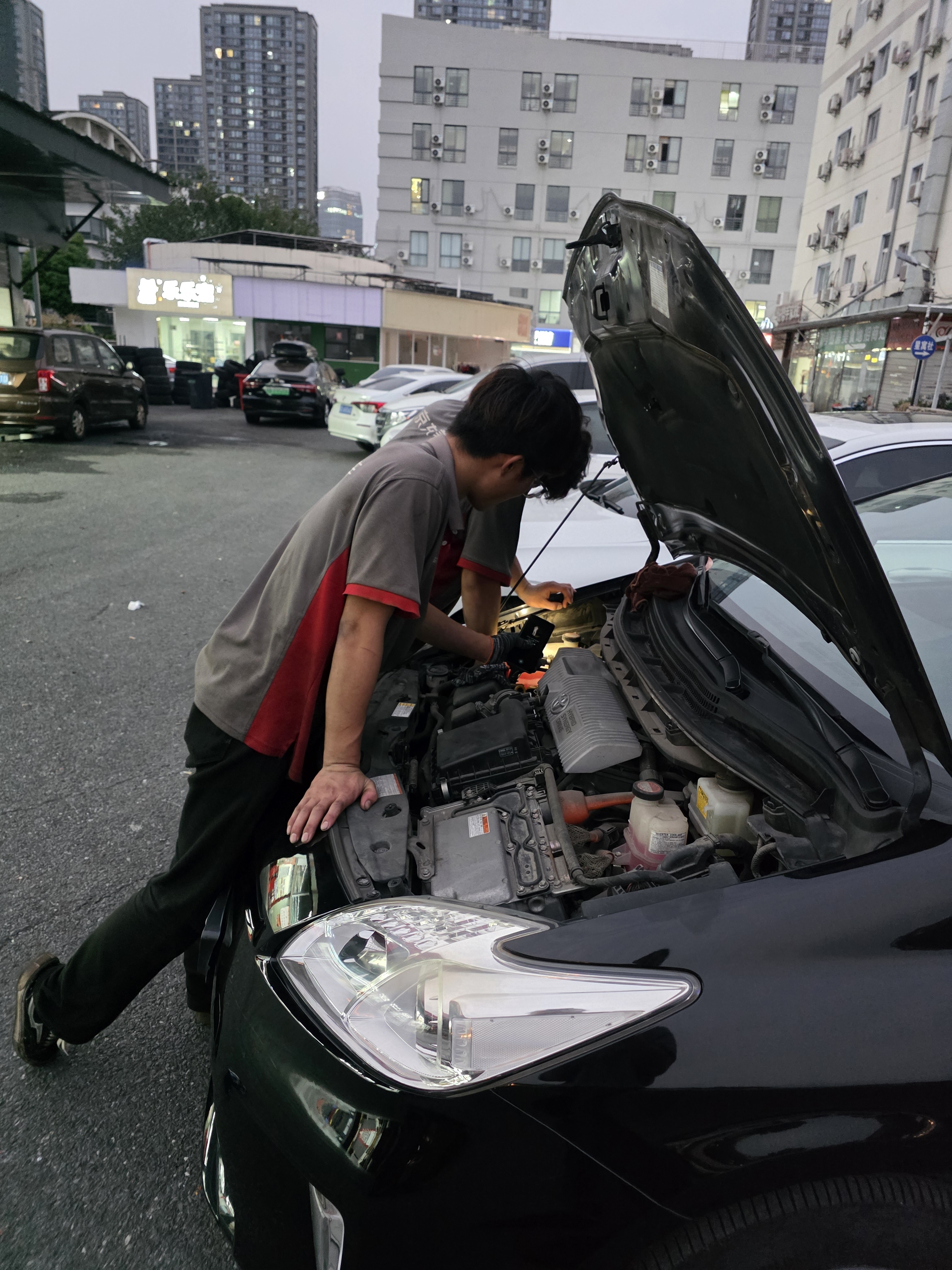 欧司朗（OSRAM）汽车大灯远光灯近光卤素灯 亮白蓝H11【色温4000K】12V 55W 实拍图
