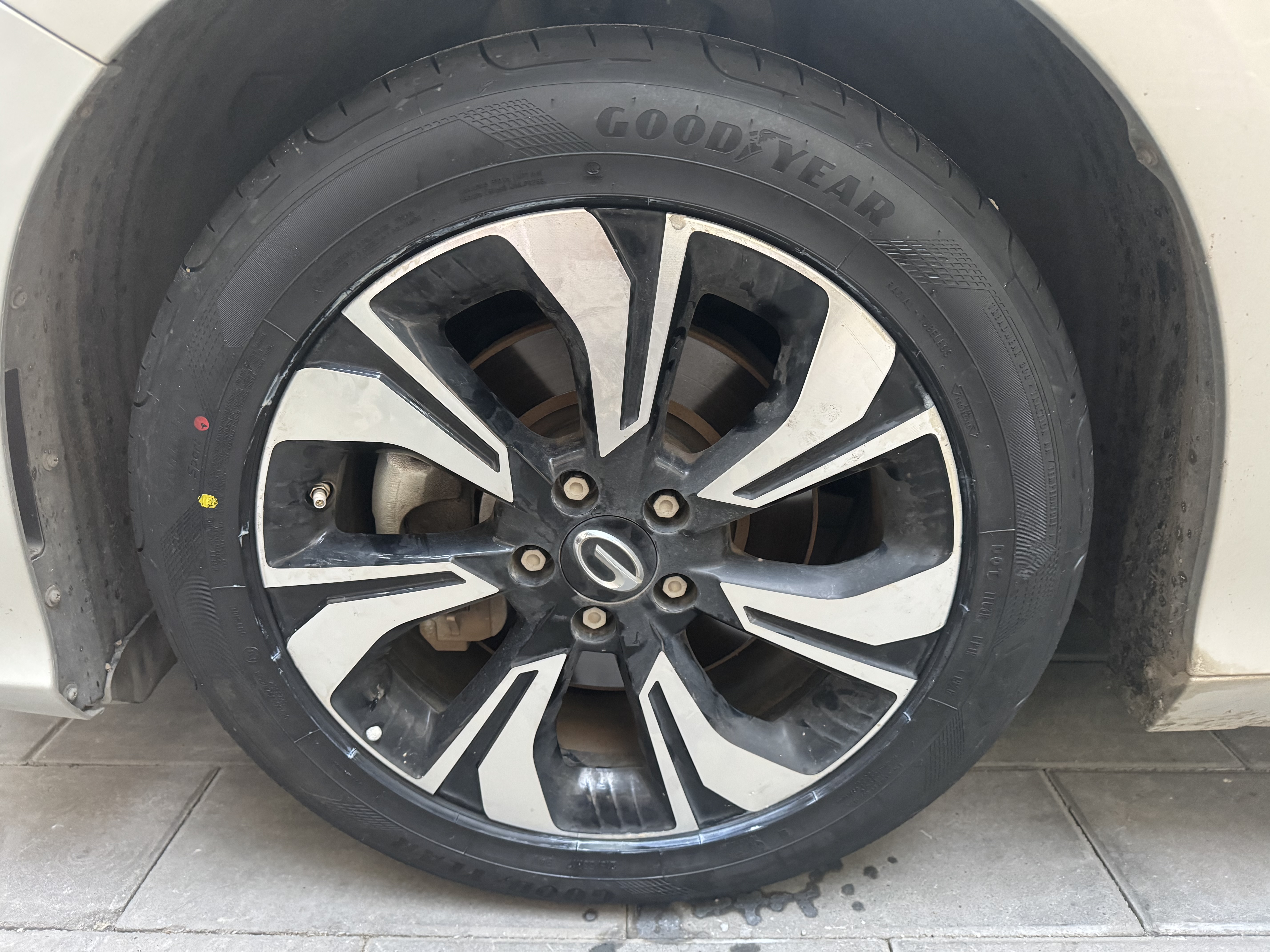 固特异（Goodyear）汽车轮胎 215/55R17 94V 鹰驰F1酷跑 适配帕萨特迈腾 御乘升级 实拍图