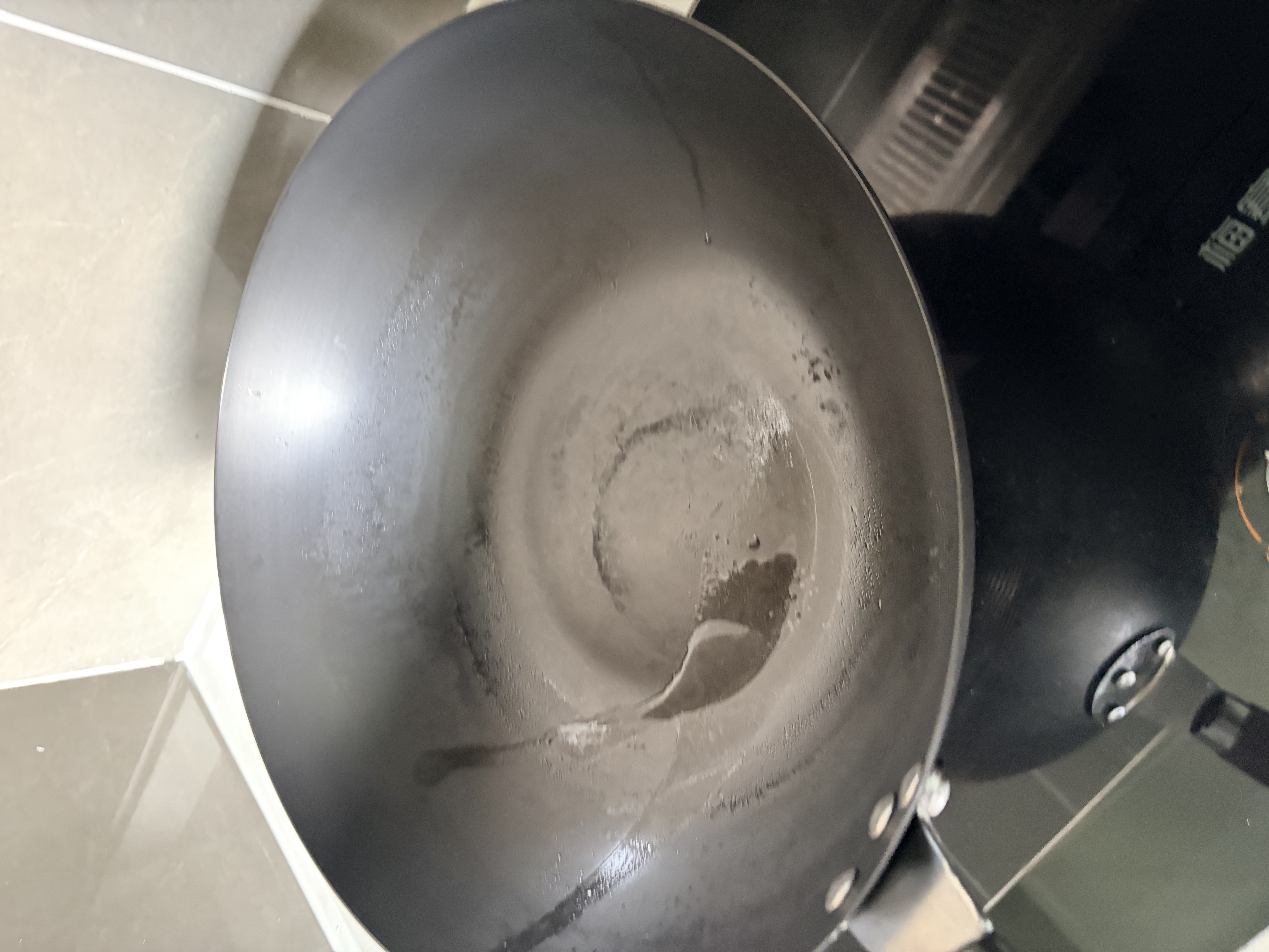 京严传家老炒锅铁锅无涂层炒菜不粘锅家用精铁锅具燃气电磁炉用已开锅 【灶具通用】适合3-5人  赠盖铲  直径 32cm 百年工艺｜传统铁锅｜健康不沾 实拍图