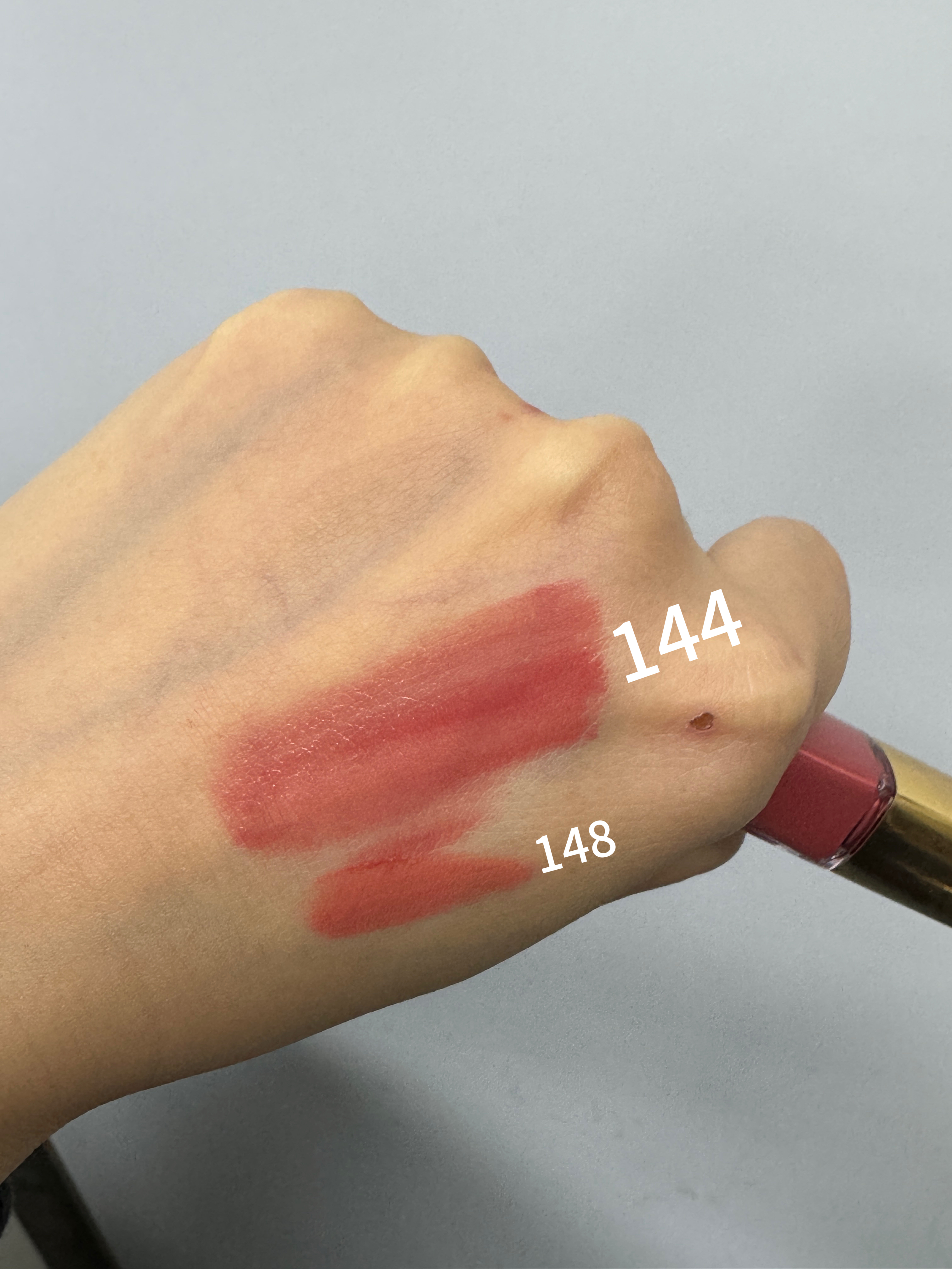 CHANEL【新色上市】香奈儿双效持色唇釉 镜面口红 持妆化妆品 生日礼物 新色上市 | 144号 - 暖调玫瑰木色 实拍图