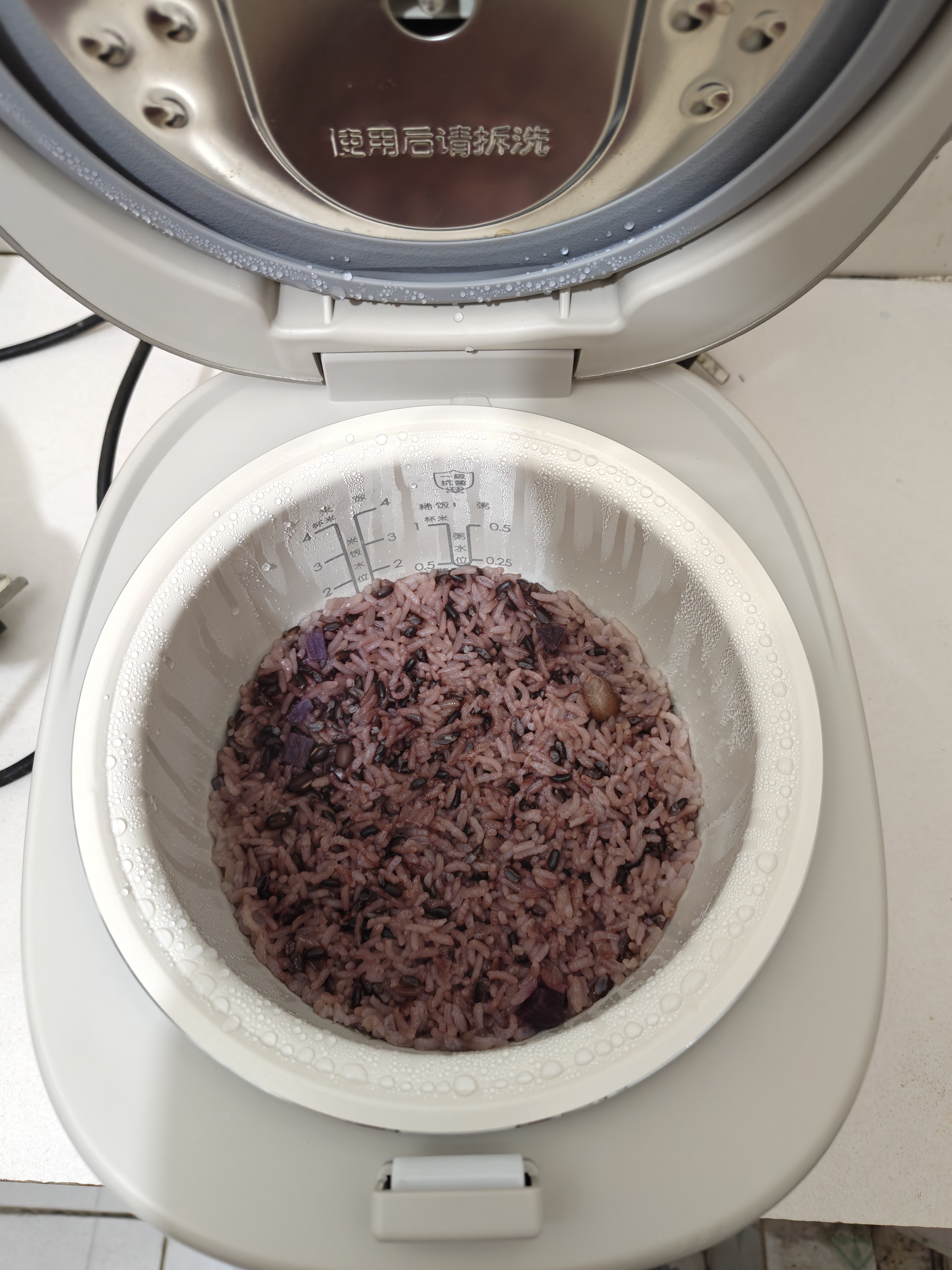 美的（Midea）电饭煲电饭锅小型迷你家用1-2人小容量智能预约多功能煲汤小米粥2L小饭煲以旧换新MB-RC211 实拍图