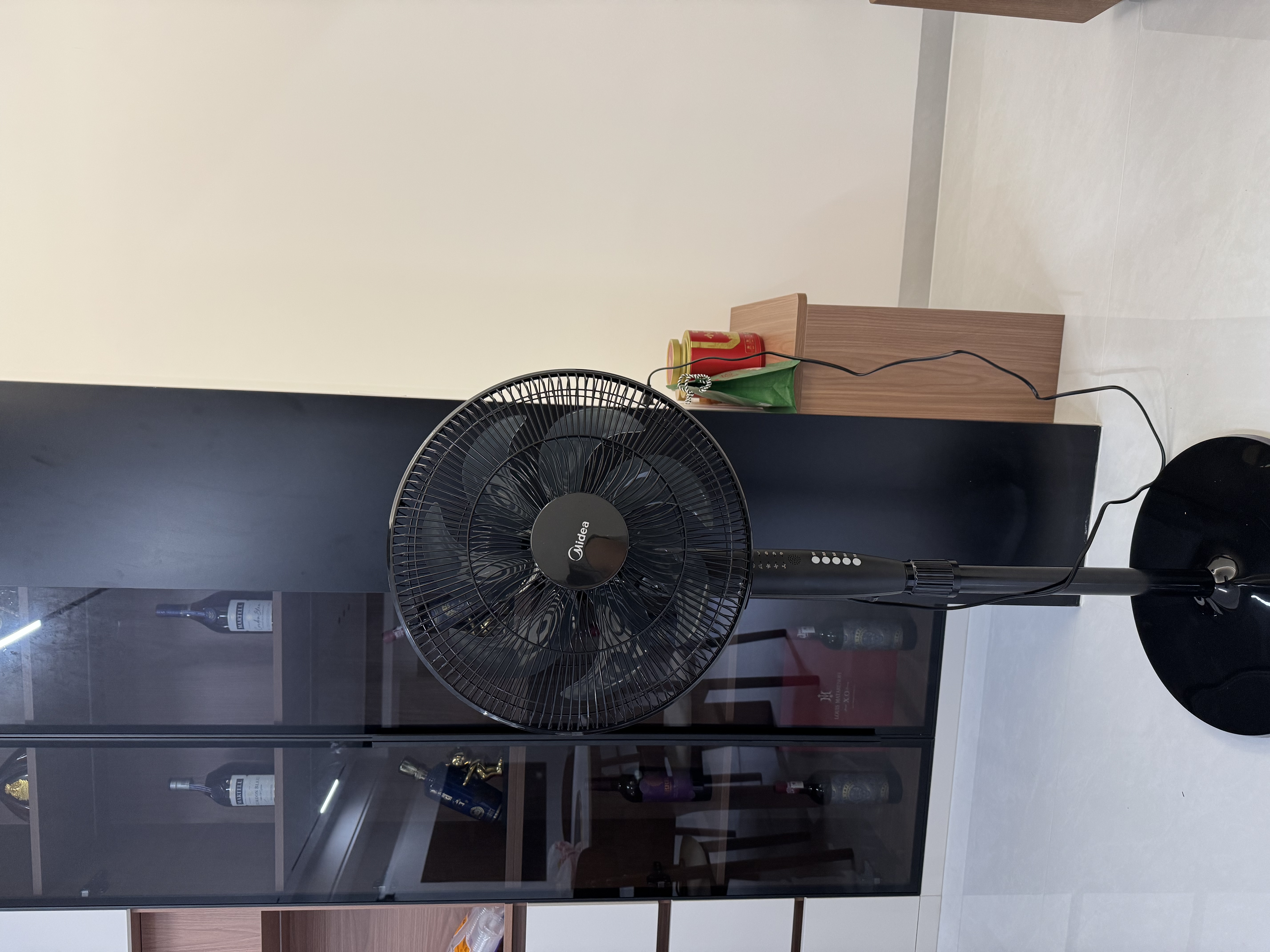 美的（Midea） 电风扇家用落地扇智能遥控七叶立式扇 卧室客厅轻音节能大风量电扇 【热销可调节高度】遥控定时黑色 实拍图