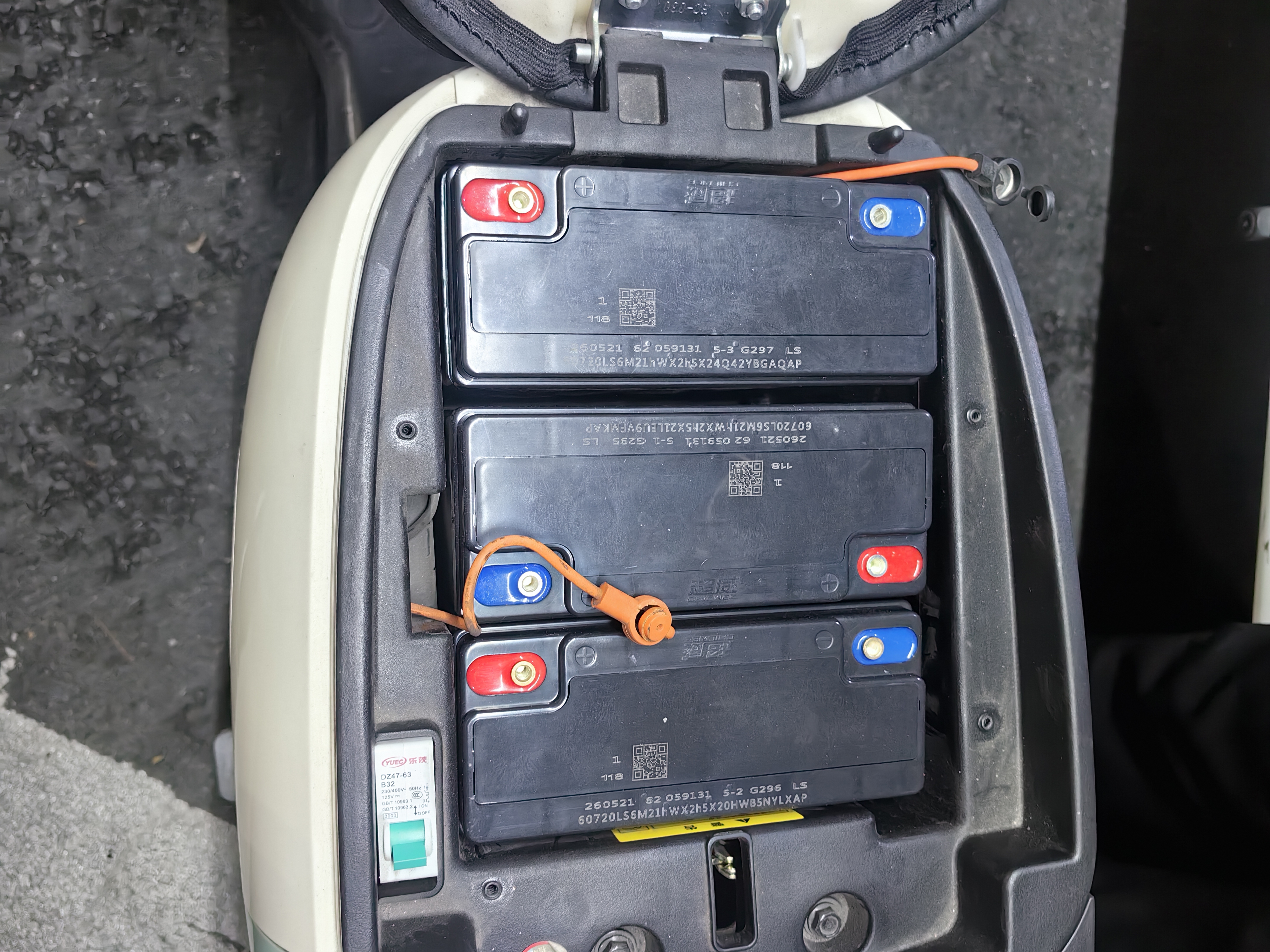 超威真A+升级2代48V60V72V石墨烯电动车电池铅酸电瓶适用爱玛绿源台铃 60V21Ah 以旧换新 5只装 【重磅升级】2代 适配20-25Ah 实拍图