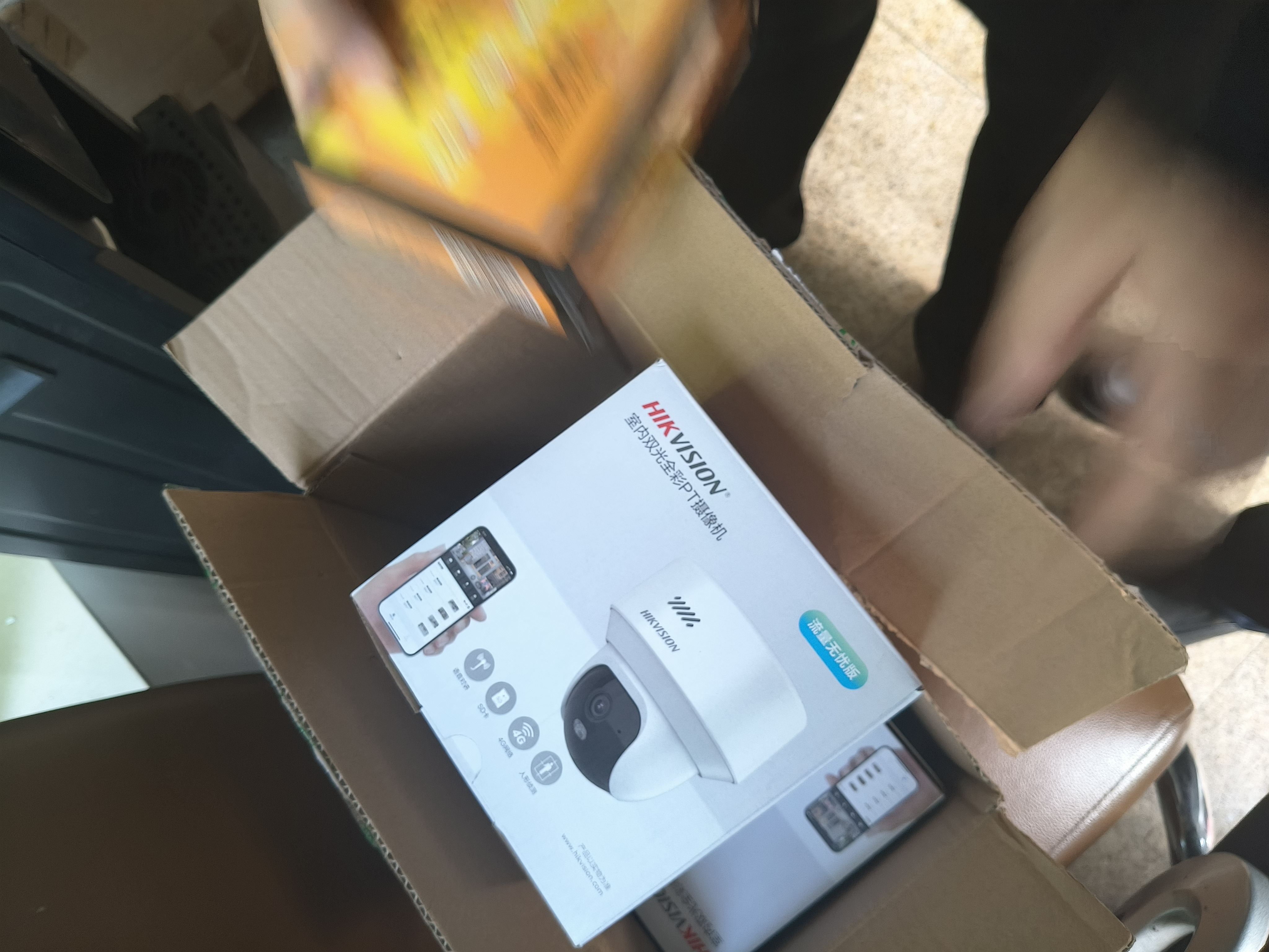 海康威视（HIKVISION）4g监控摄像头 终身免流量无需连wifi 360度无死角带夜视 商铺店铺门口全景高清无线吸顶半球 y2 实拍图