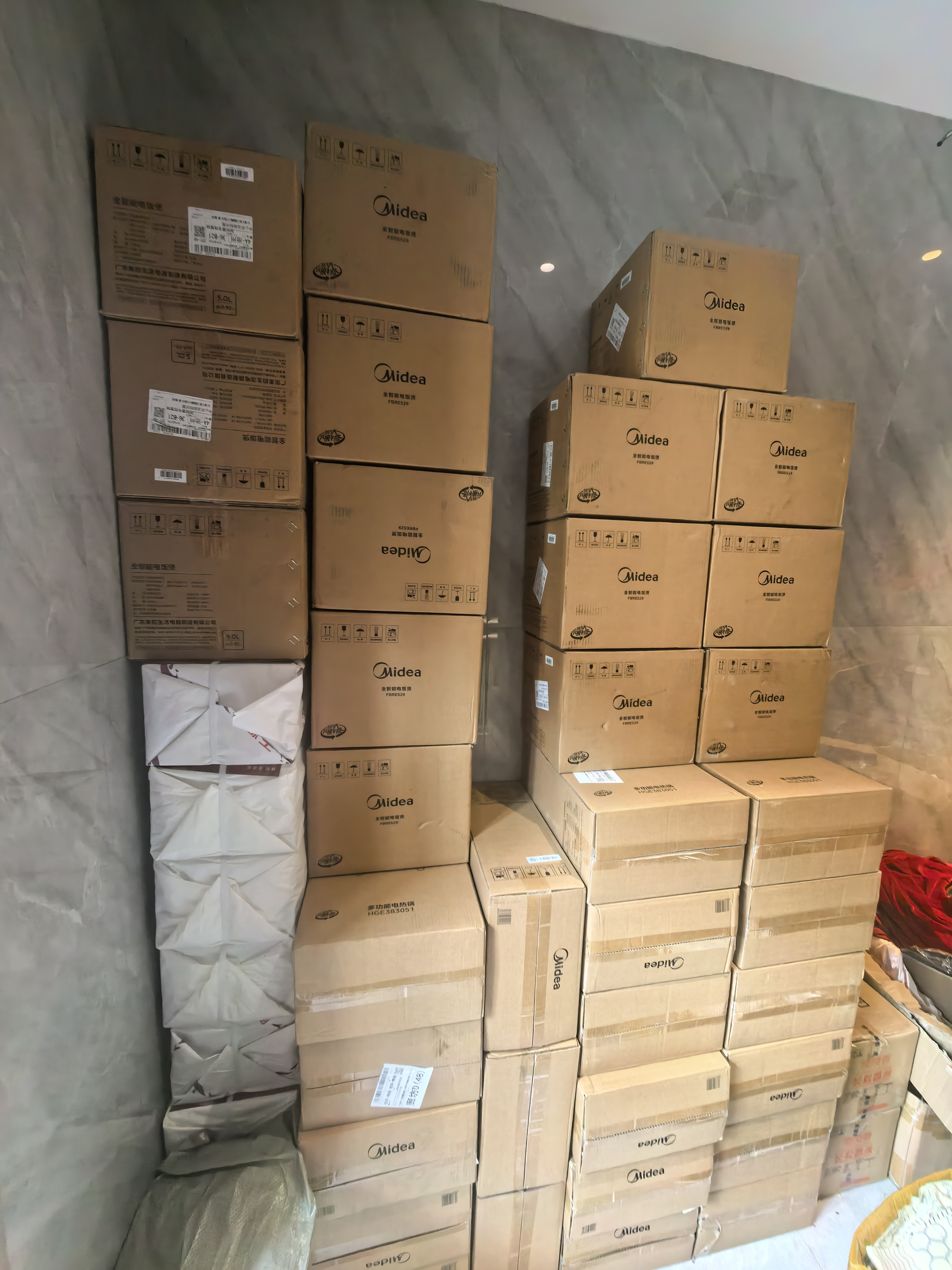 美的（Midea）火锅专用锅 电火锅 烤鱼锅6分钟速沸电锅一体多功能锅电煮锅火锅锅 8L大容量 HGE383051 实拍图