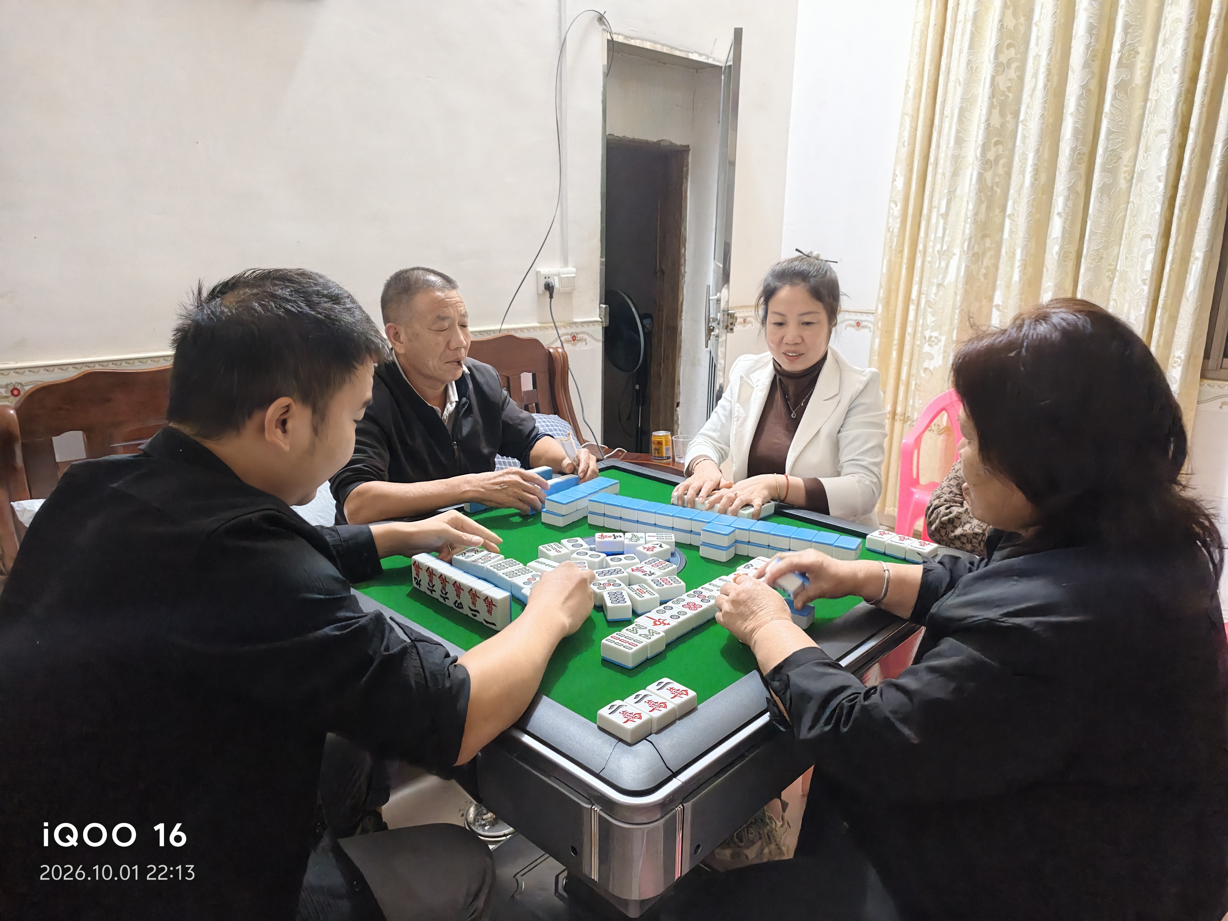 雀满楼【低音杀菌除湿不卡牌】麻将机全自动麻将桌折叠餐桌两用家用一体 【JD仓】低音杀菌降噪+蓝绿麻将+绿绒+盖板+折叠灰 高配版 麻将牌大小请详询客服 实拍图