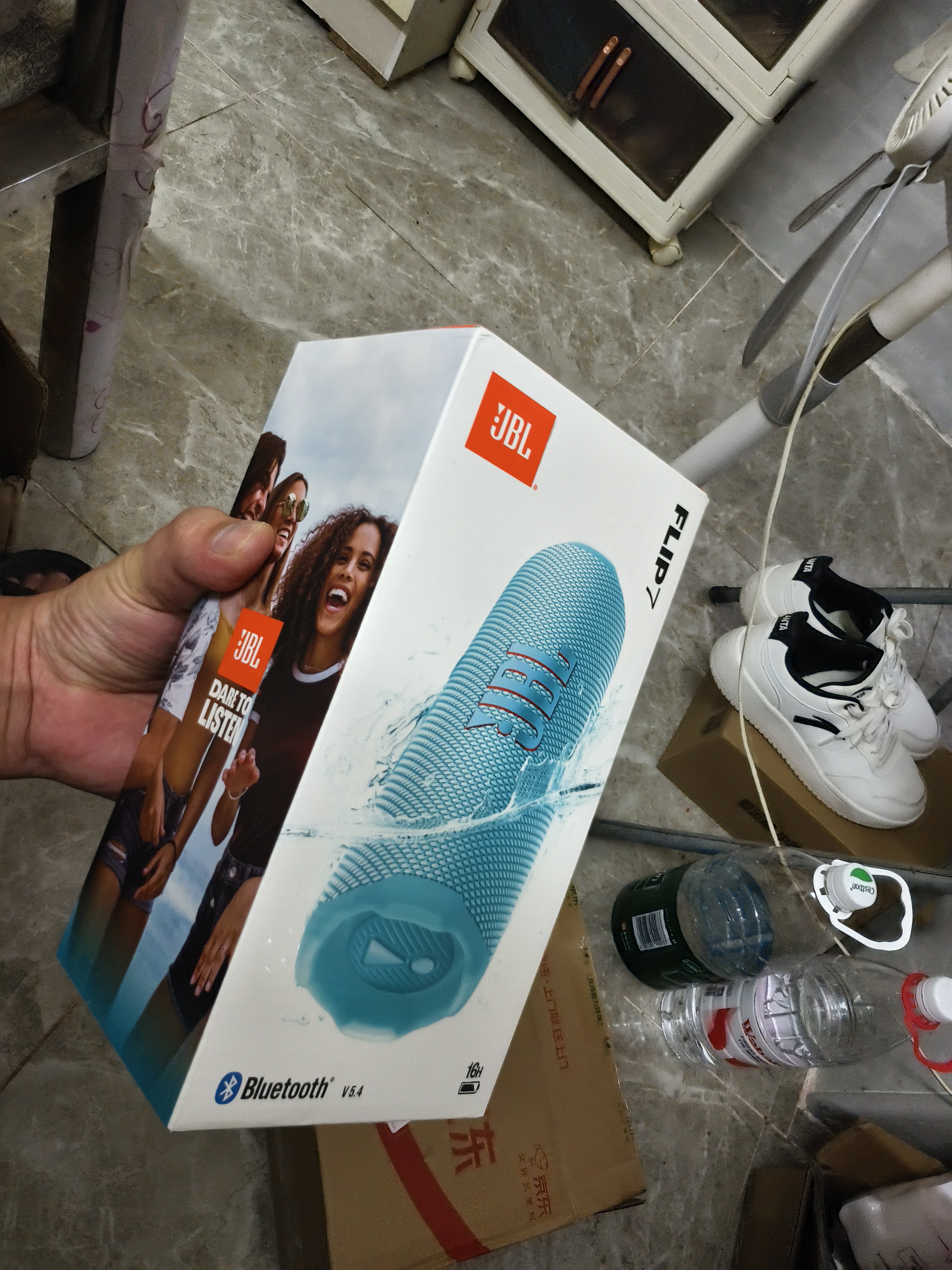 JBL FLIP7 音乐万花筒七代 便携式蓝牙音箱 防水防尘音响 多台串联 赛道扬声器 送朋友礼物 天蓝色 实拍图