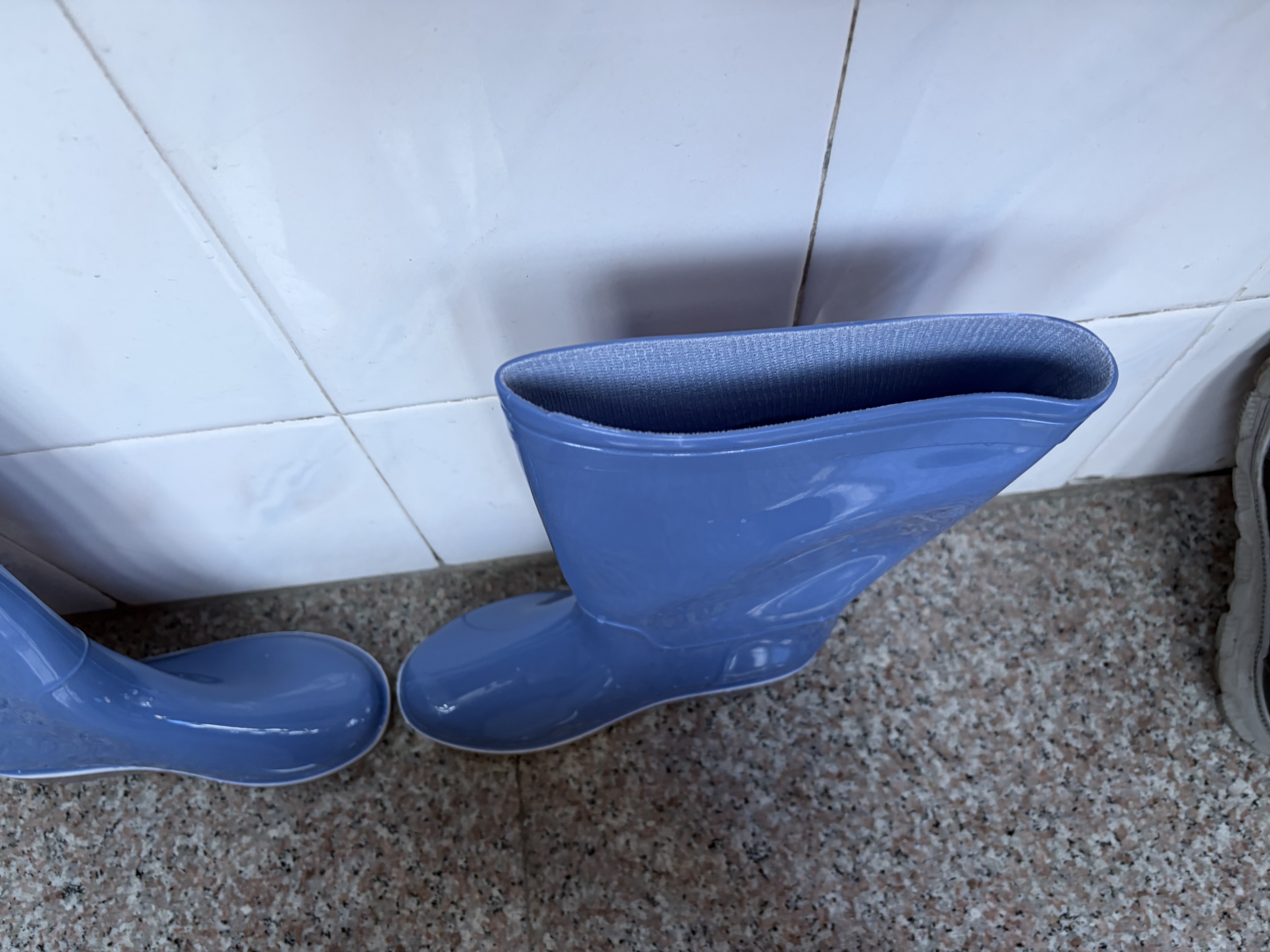 品之德 女士高筒雨鞋 防水雨靴 防滑耐磨耐酸碱水鞋 防汛胶鞋透气内里 蓝色38 实拍图