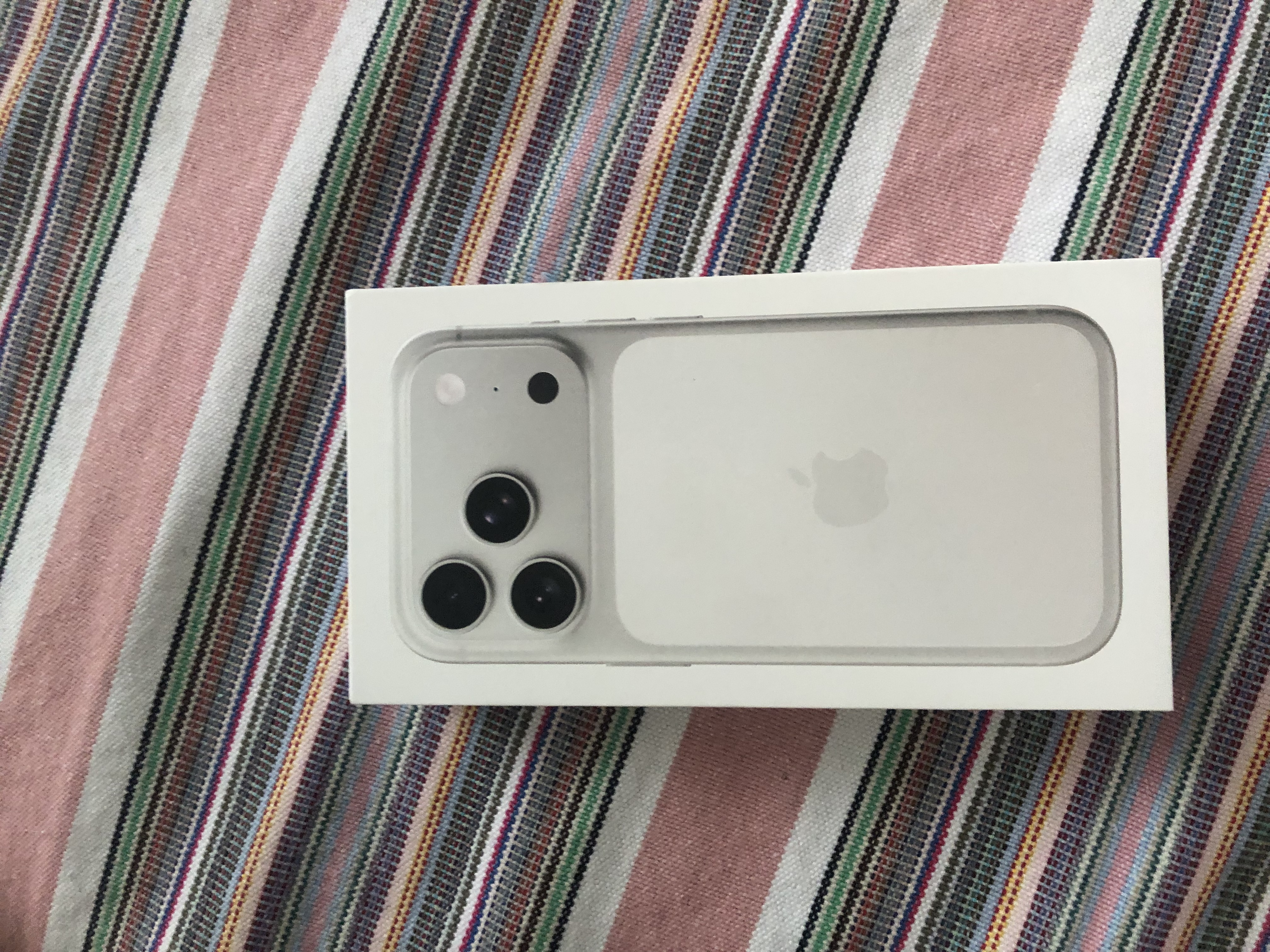 Apple/苹果【需签收激活】iPhone 17 Pro 256GB 银色 支持移动联通电信 双卡双待手机 实拍图
