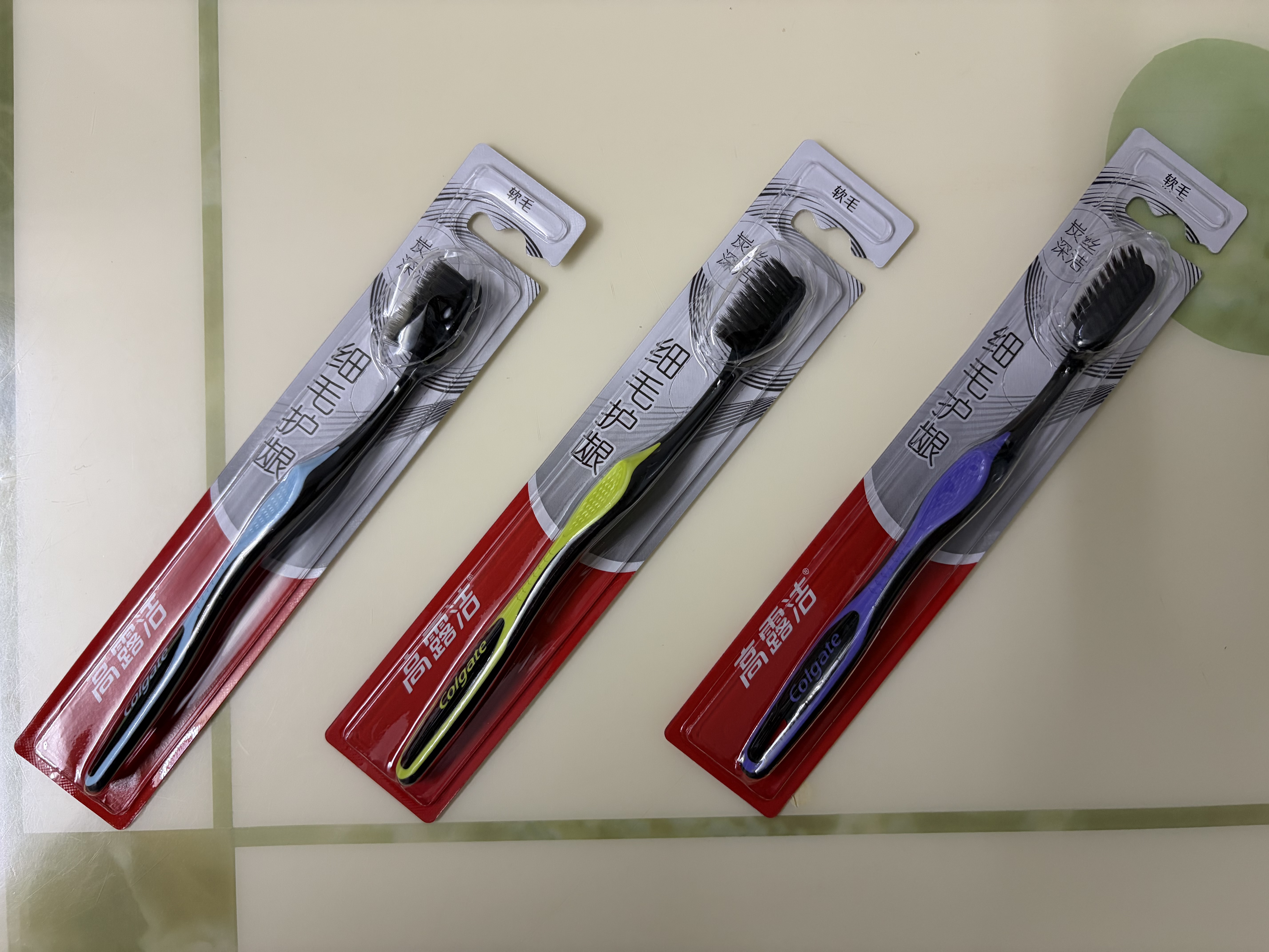高露洁（Colgate）牙刷软毛细毛护龈牙刷成年人小头独立包装3支颜色随机 实拍图