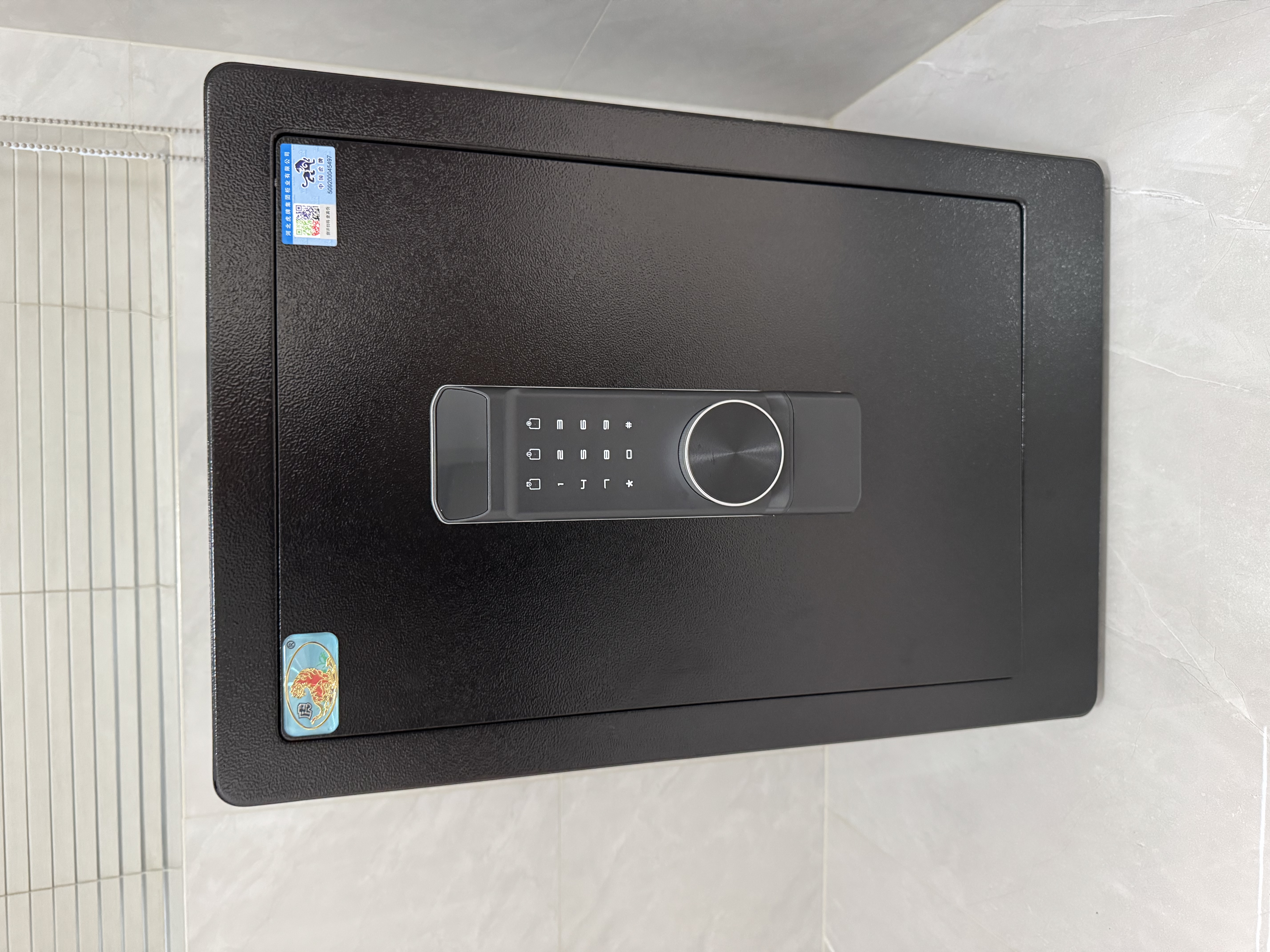 虎牌保险柜家用小型床头保险箱办公财务专用 密码指纹WIFI远程全钢防盗可入墙固定入衣柜保管箱 60cm黑色三层大空间【品牌特惠】 密码款(密码+钥匙) 实拍图