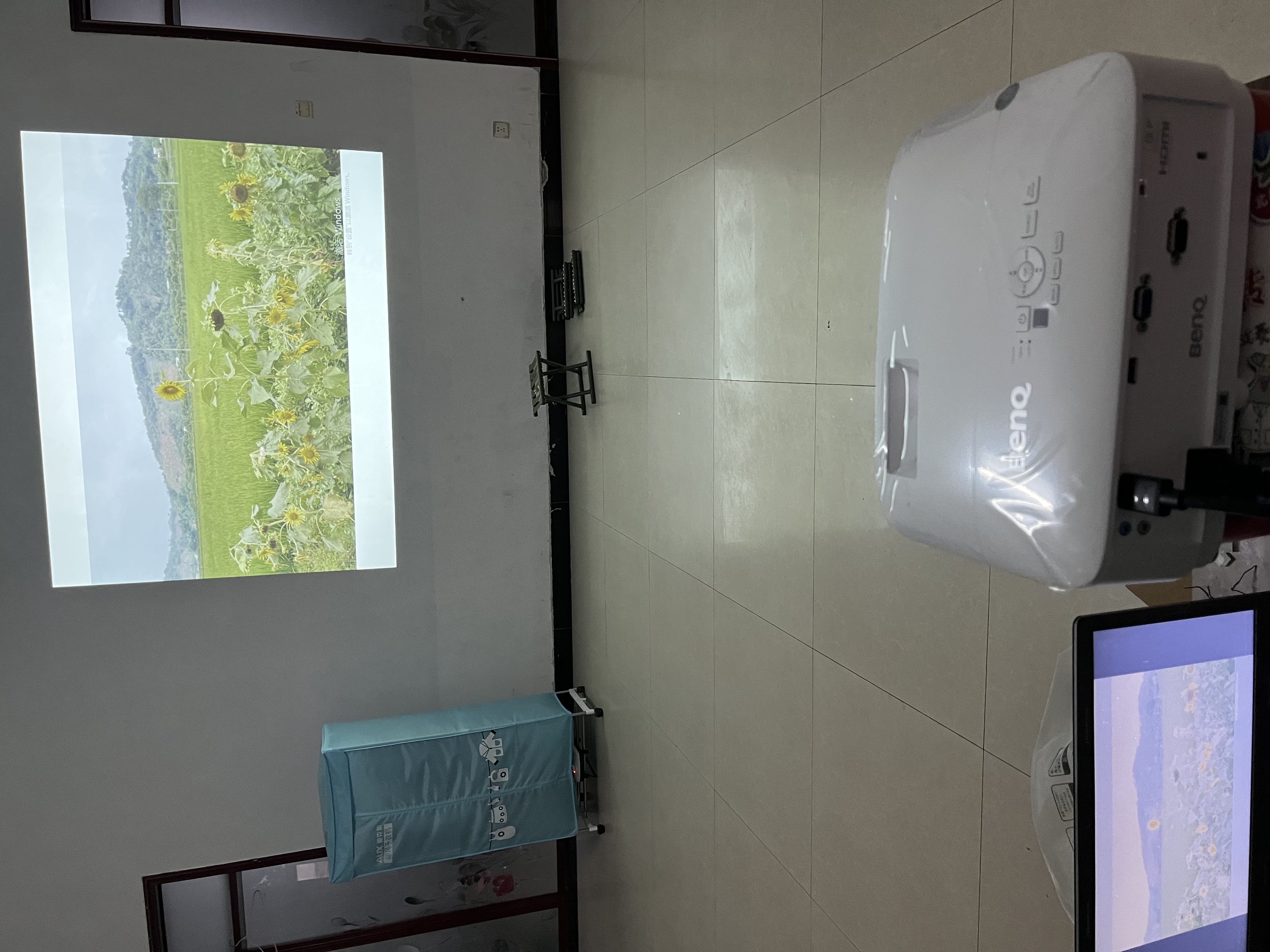 明基（BenQ）MX560C高亮办公会议投影仪 办公投影机 专业商用办公（3800流明 高对比度 10W音响） 实拍图