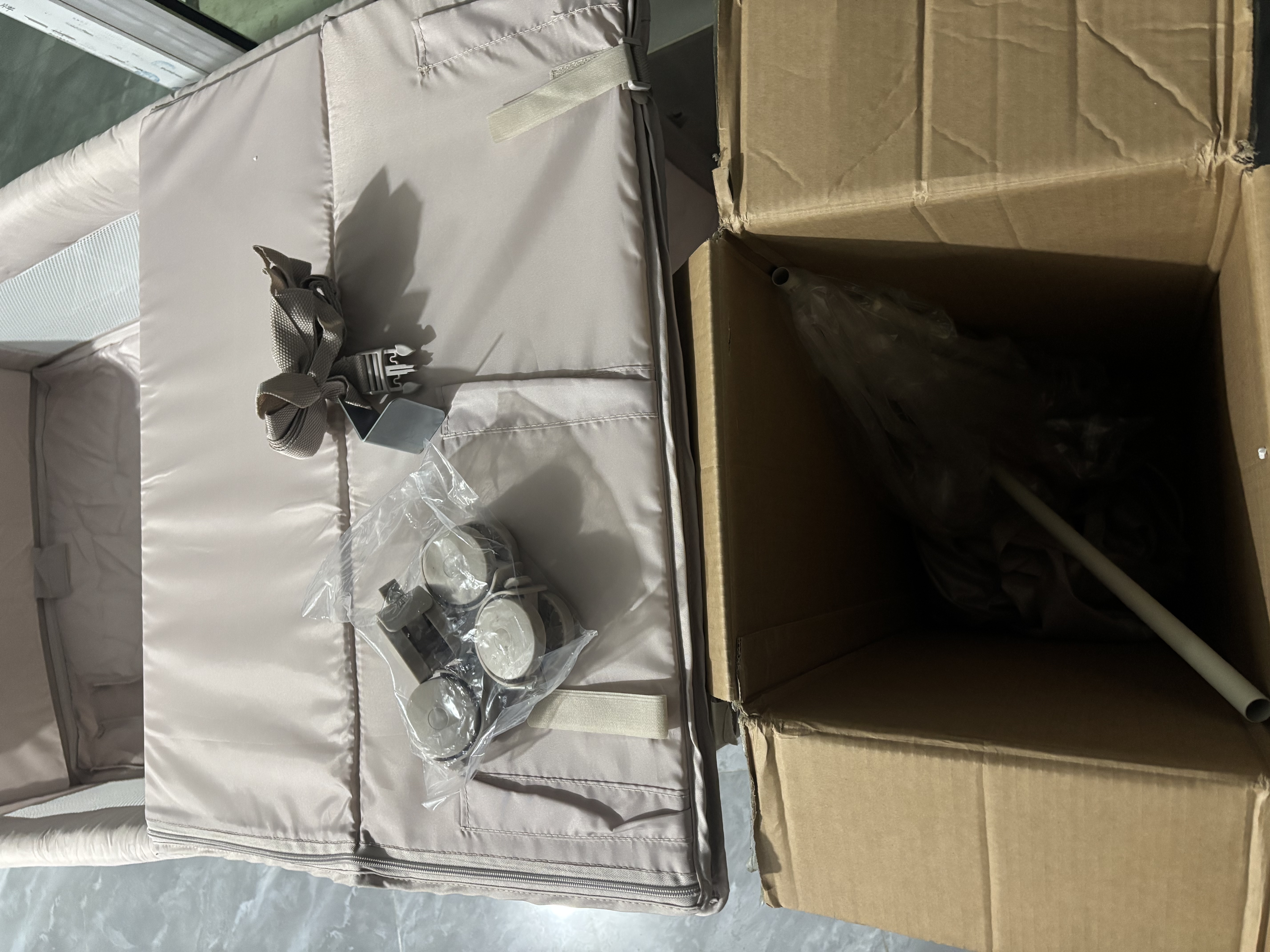 优乐博（ULOP）婴儿床可移动拼接床多功能折叠宝宝摇摇床带尿布台蚊帐新生儿摇篮 标配款：床垫+置物篮+固定带+出行袋+万向轮+蚊帐 婴幼儿用品母婴必备活动晒图送棕垫床垫 实拍图