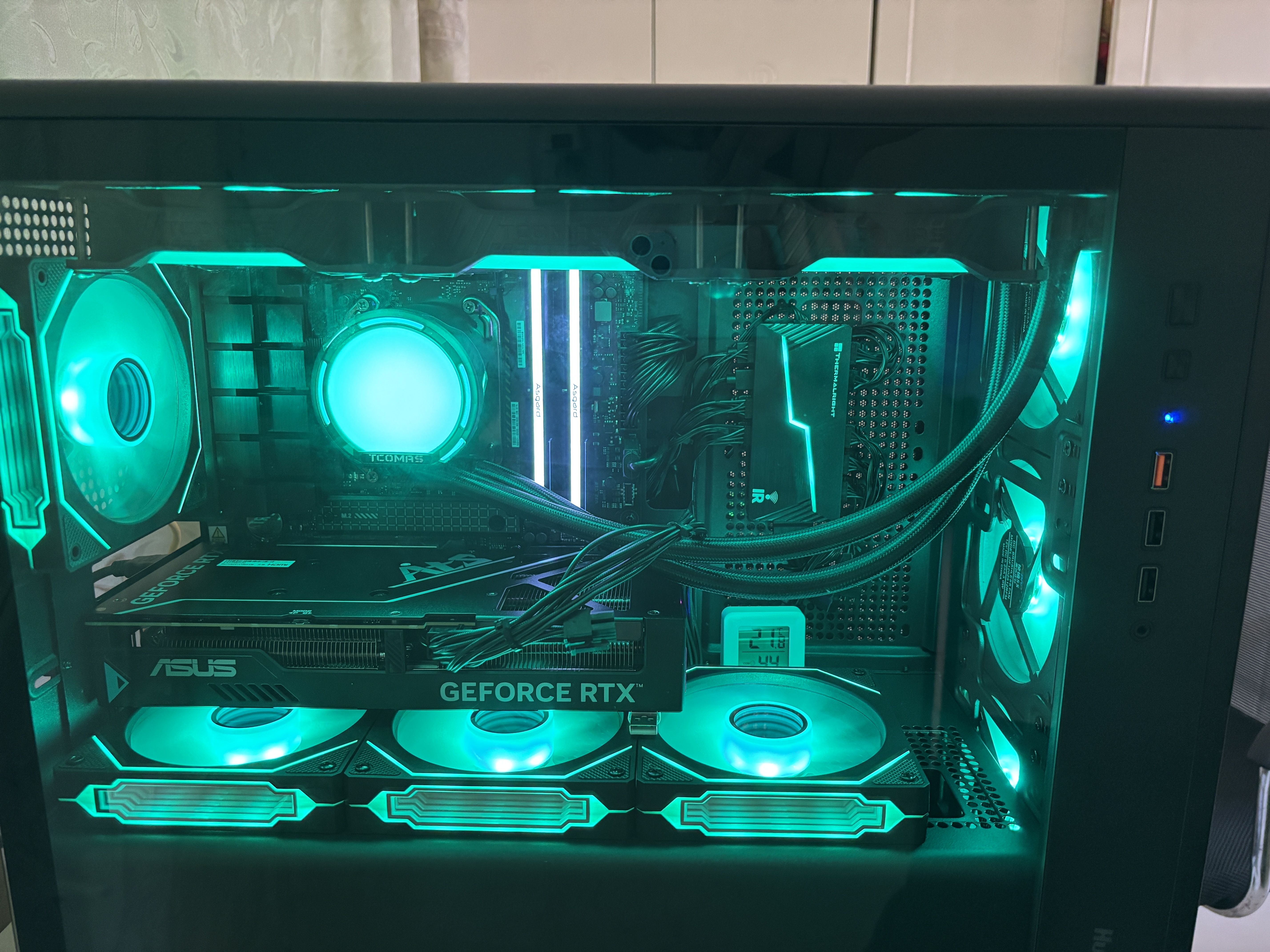 利民（thermalright）TL-ARGB & FAN HUB X12 IR BLACK 风扇HUB 支持12组PWM+ARGB风扇同步 支持无线灯光遥控器 实拍图