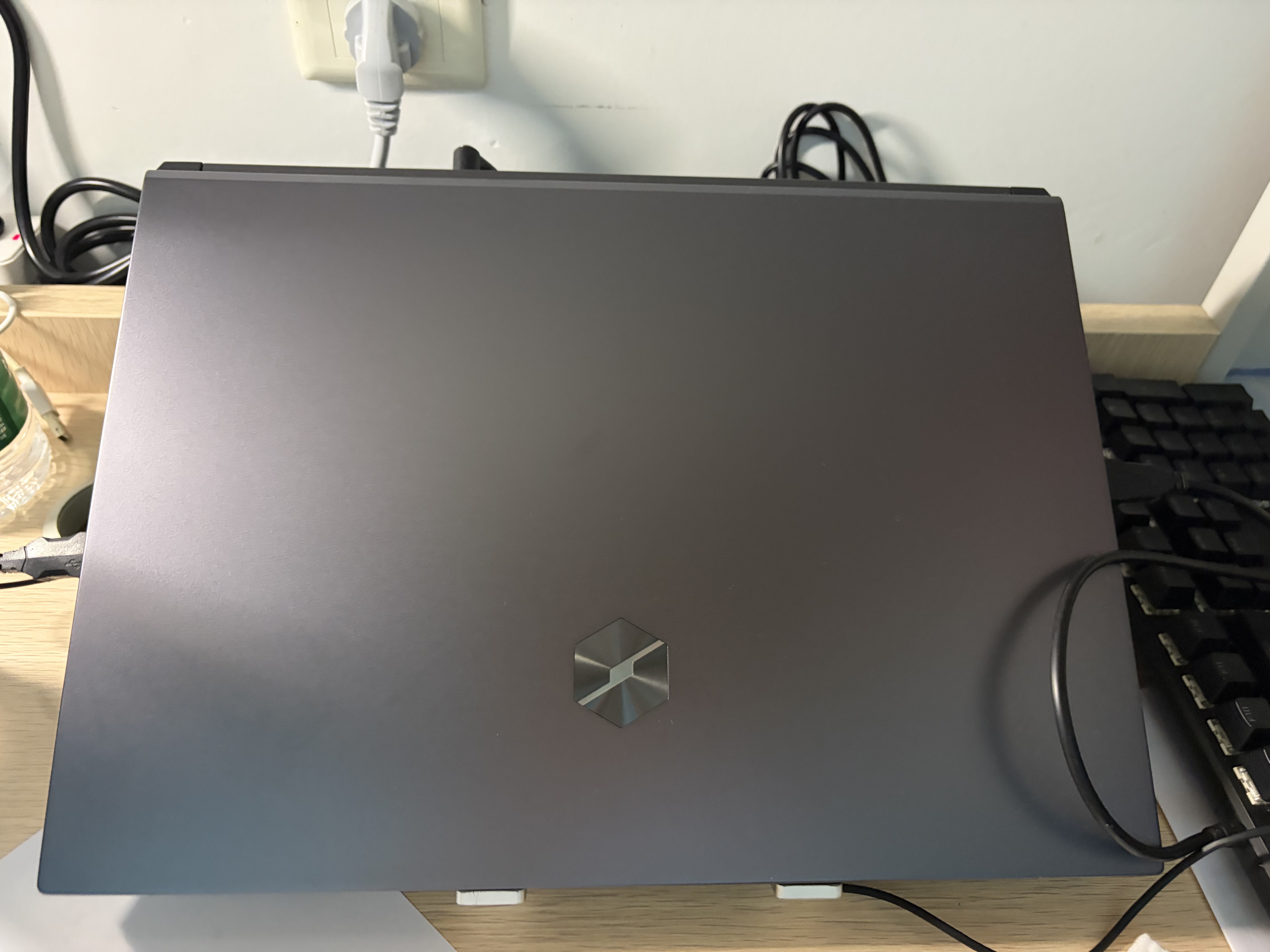 机械革命蛟龙 16PRO【限时补贴】2026旗舰锐龙满血独显电竞高能游戏本 蛟龙16K学生设计办公笔记本电脑 蛟龙16K 锐龙7640H 16G 500固态 RTX3050【爆款旗舰】 英伟达满血性能 实拍图