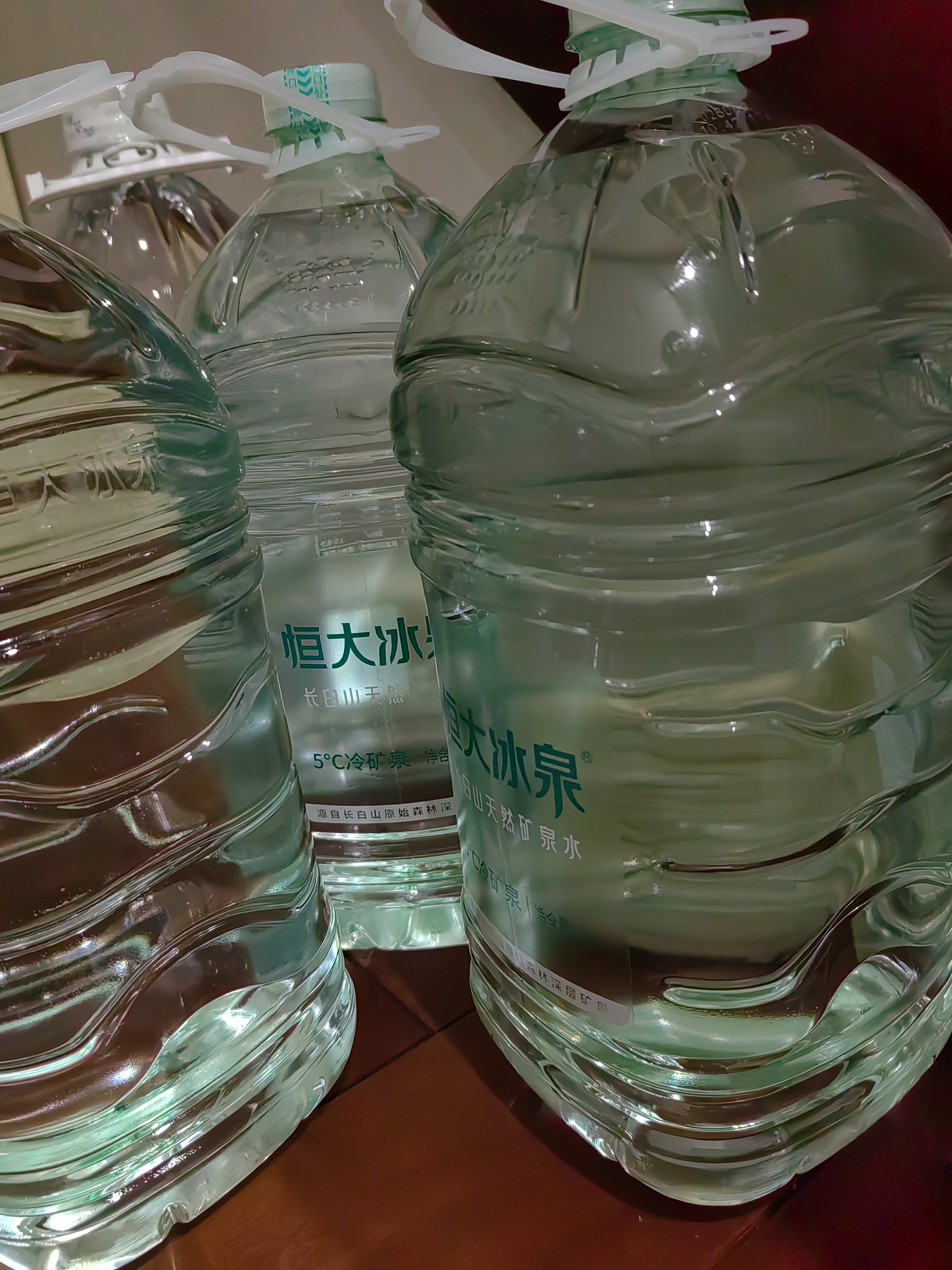 恒大冰泉 长白山饮用天然低钠矿泉水4L*4桶泡茶露营整箱装桶装水热门商品 实拍图