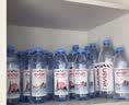 依云（evian）高端天然矿泉水 500ml*24硬瓶 法国原装进口饮用水 会议商务用水 实拍图