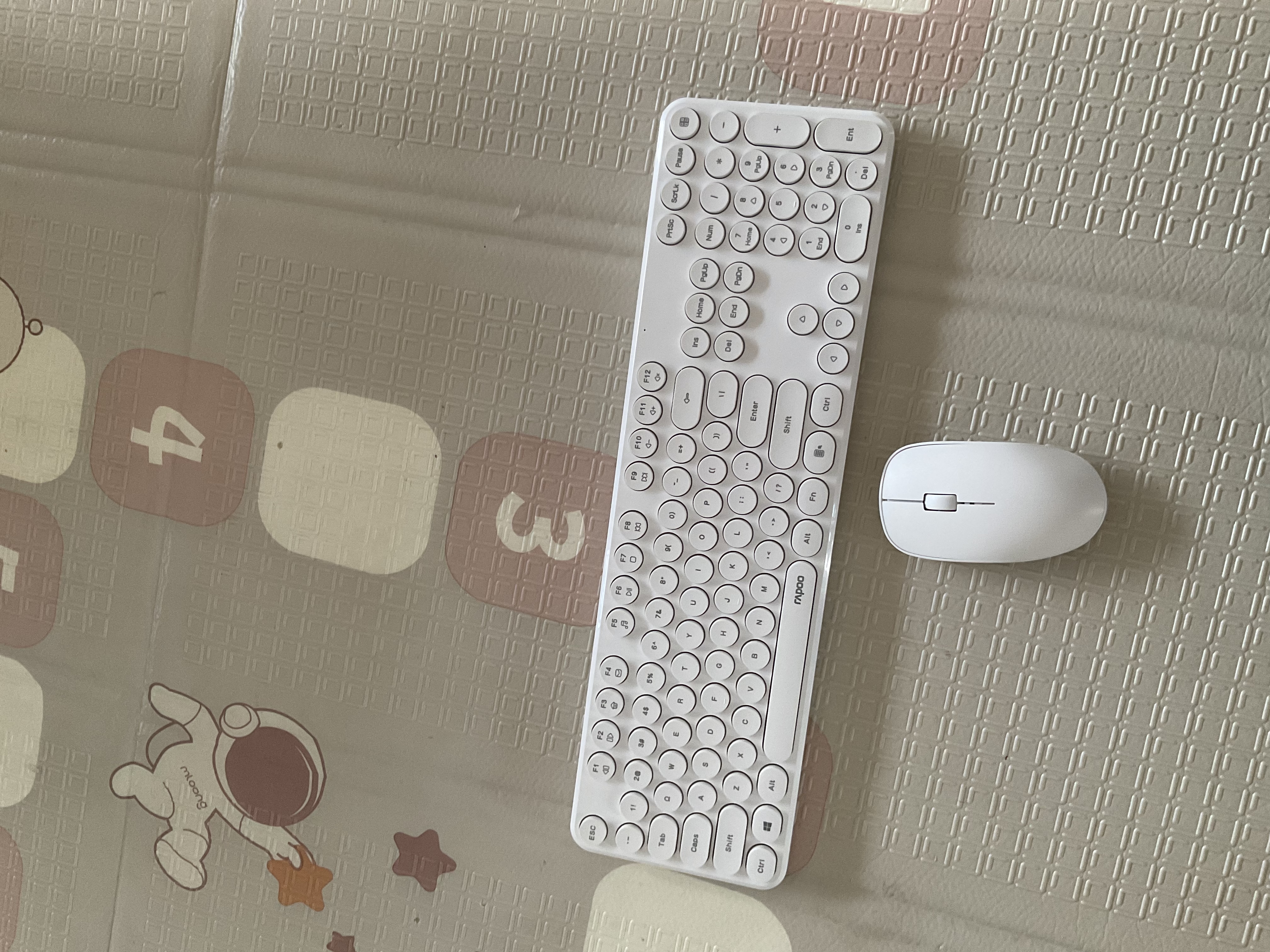 雷柏（Rapoo）X260S 键鼠套装 无线键鼠套装 办公键盘鼠标套装 电脑键盘 笔记本键盘 白色 实拍图