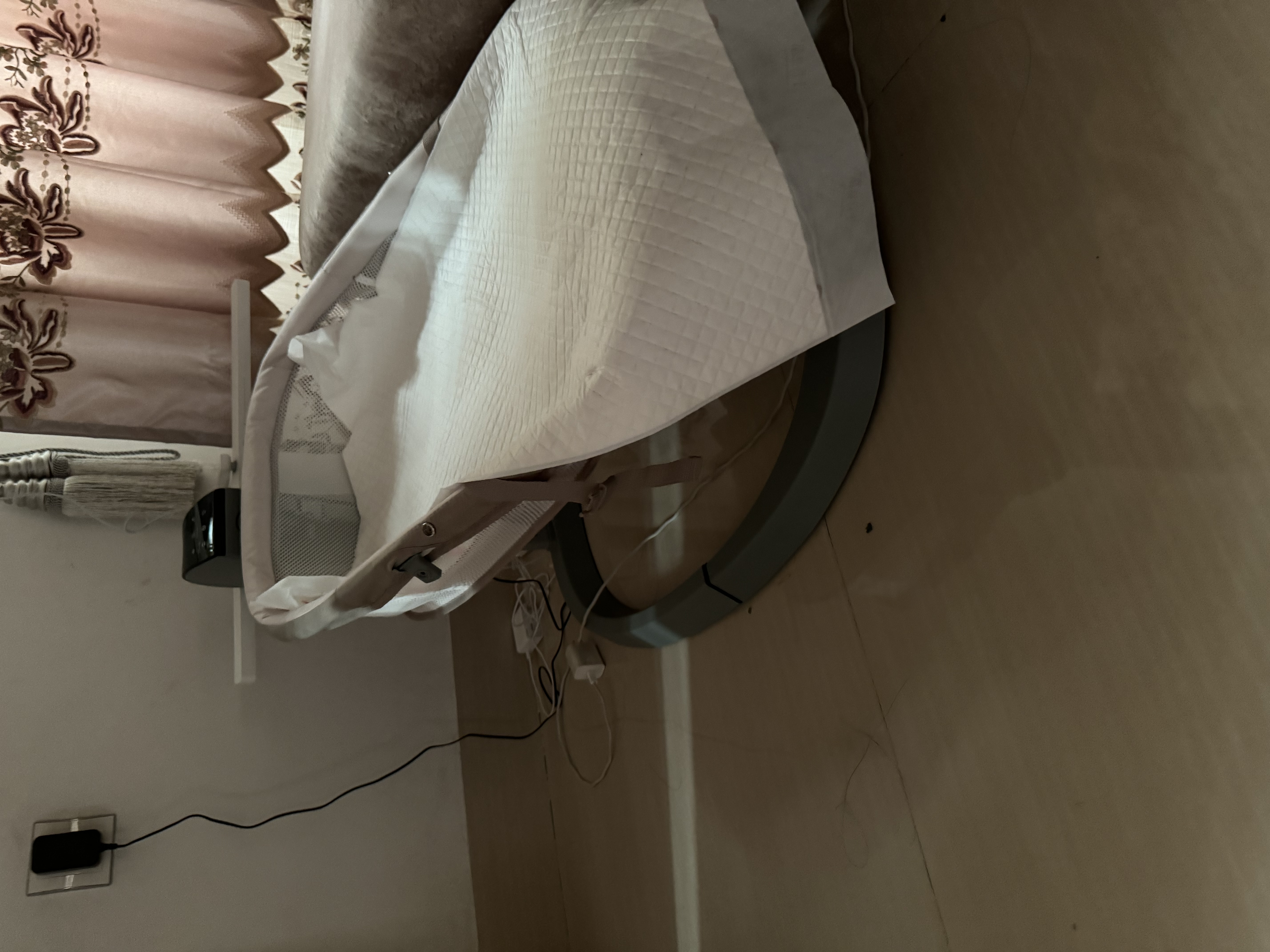 优乐博（ULOP）电动婴儿摇摇椅哄娃神器宝宝摇椅新生儿见面礼实用婴儿用品0-6月 婴幼儿哄睡神器婴儿摇篮摇摇床-K 可躺可睡高承重[蚊帐+玩偶+睡垫] 实拍图