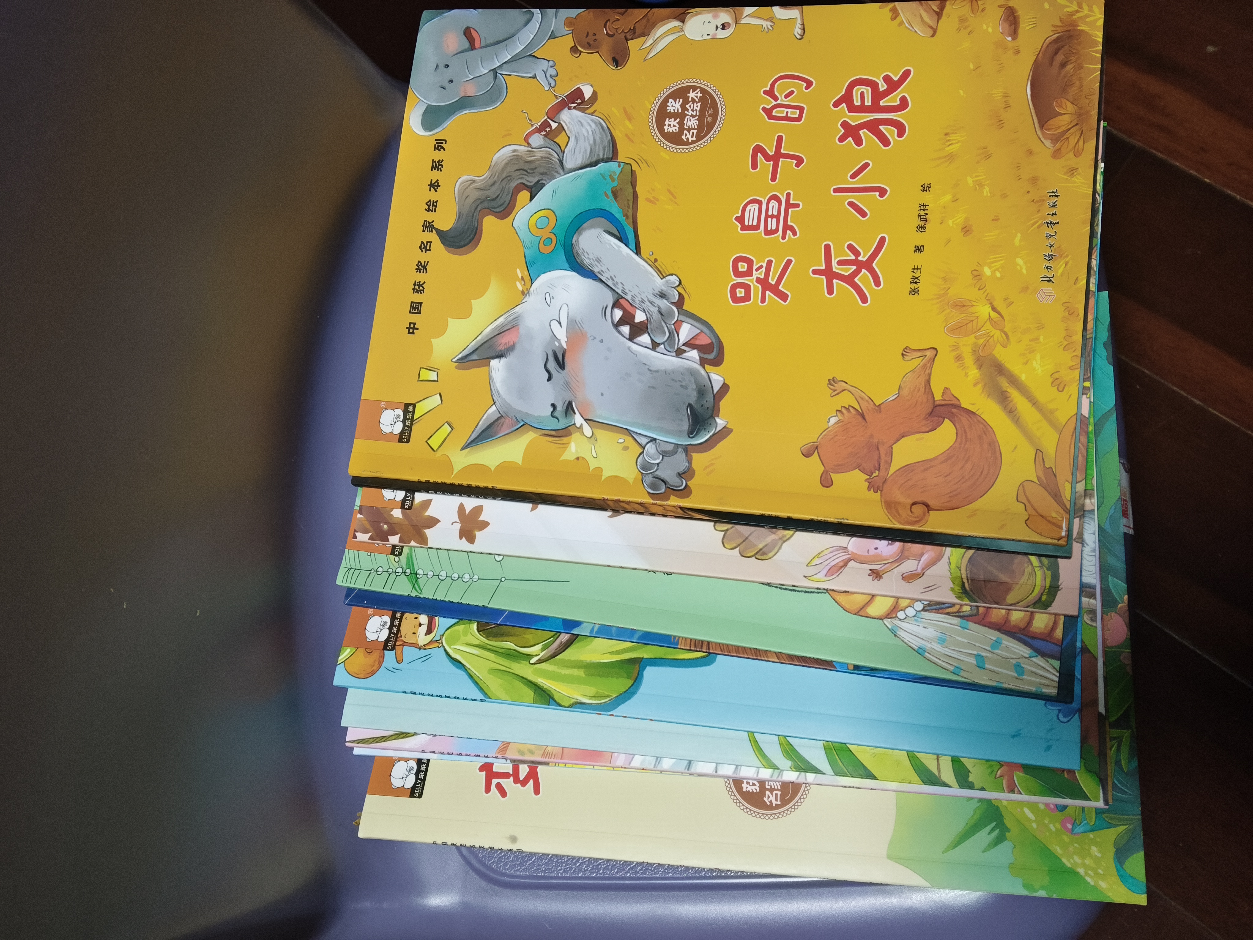 一年级课外阅读必读书籍名家获奖绘本注音版全套10册正版图书 有声伴读哭鼻子的灰小狼老师推荐适合小学1年级2看的课外书3-5-6岁以上孩子儿童绘本故事书带拼音幼儿读物新图书 幼儿园经典书单小中大班早教书 实拍图